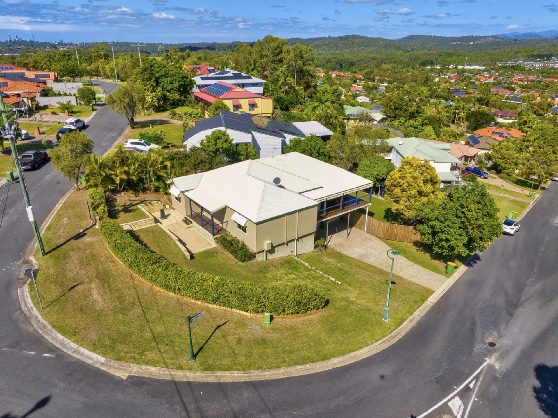 1 Bonin Close Pacific Pines QLD