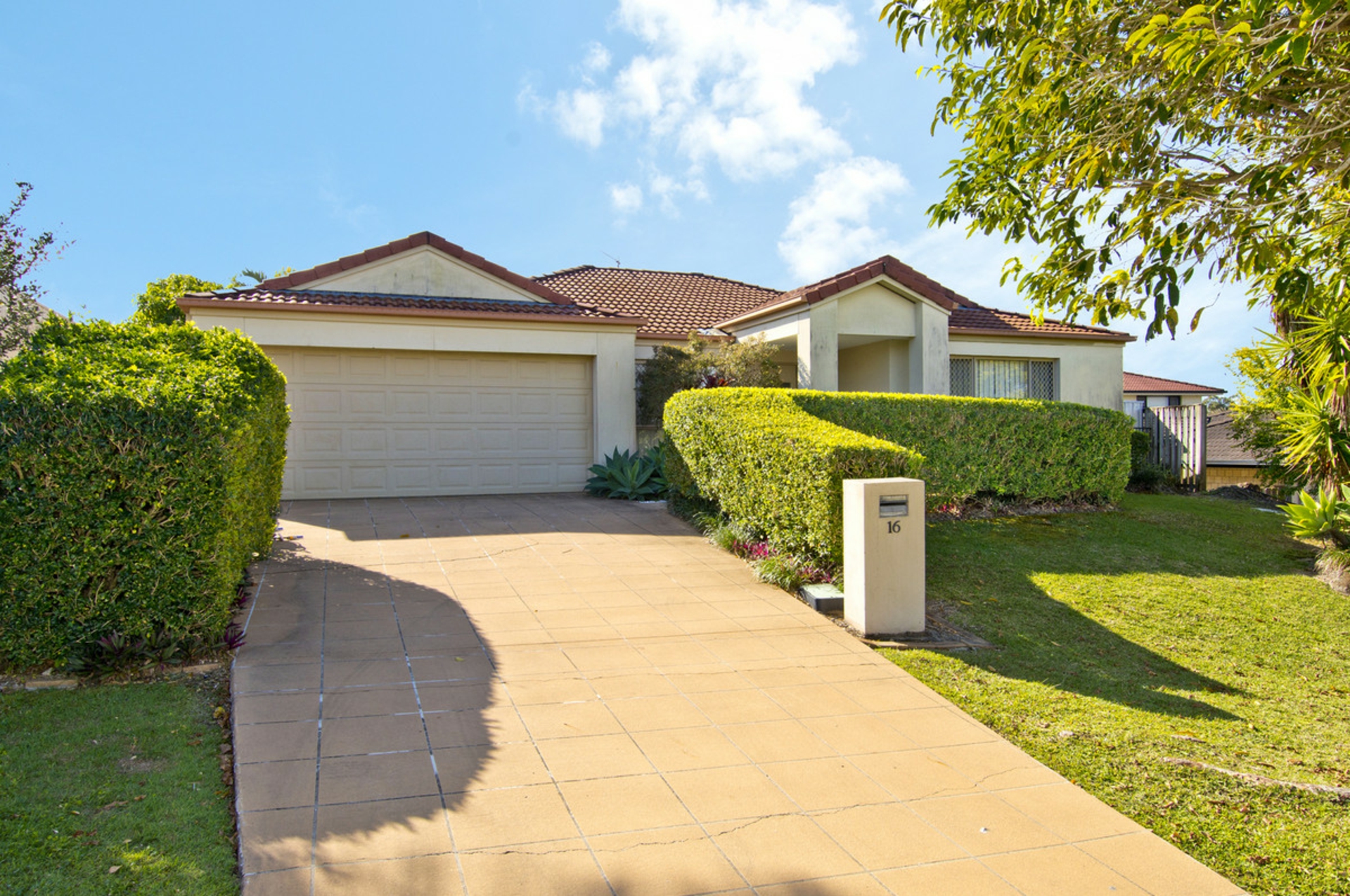 16 Cossington Circuit, MAUDSLAND