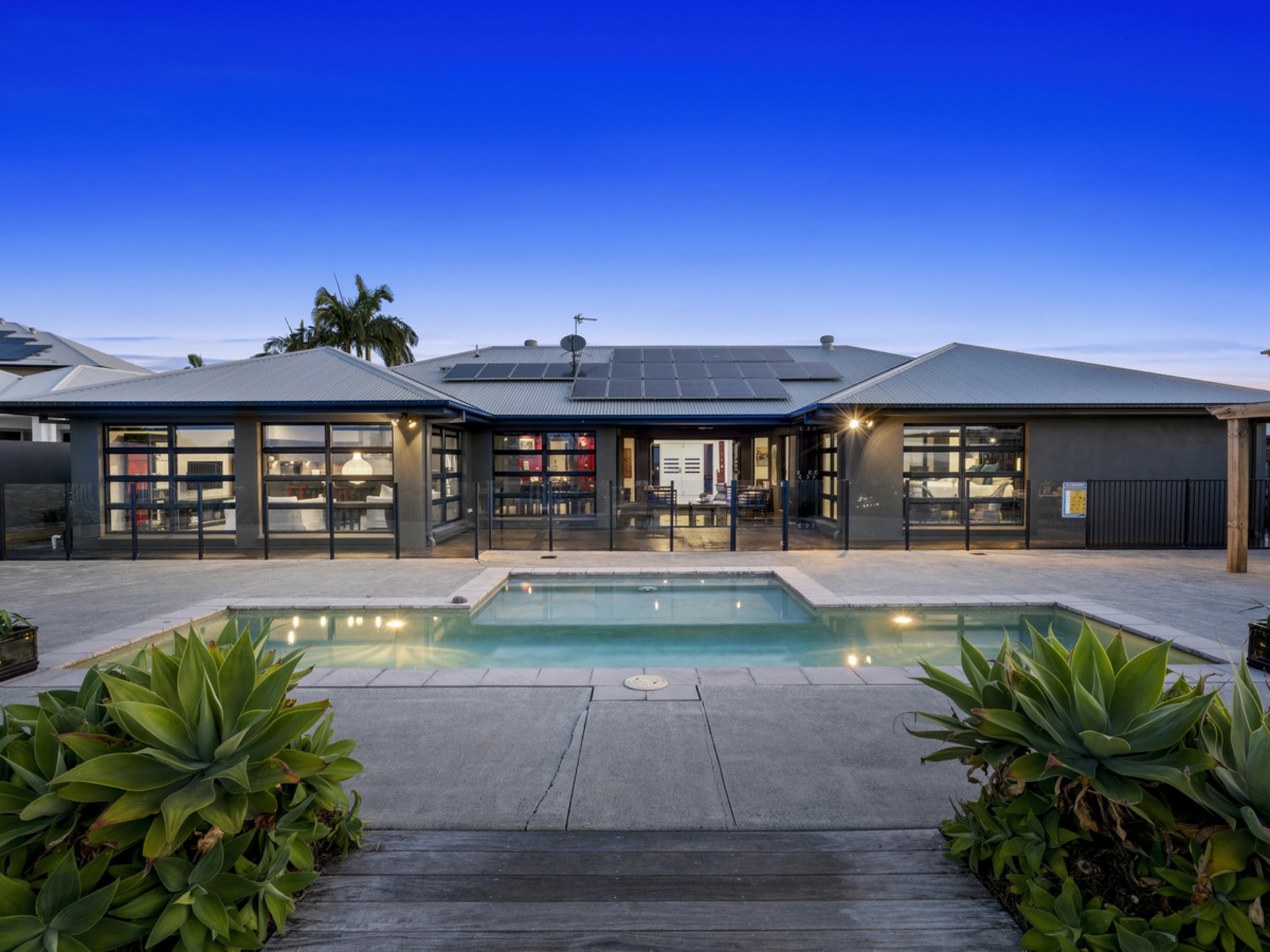 6 Zenith Crescent, PACIFIC PINES