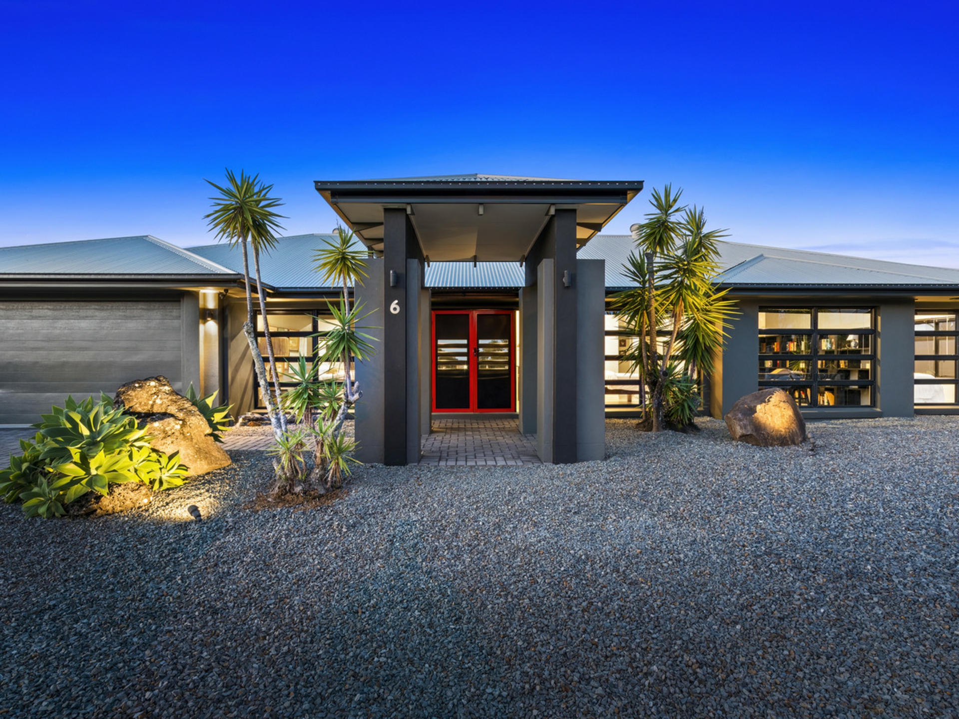 6 Zenith Crescent, PACIFIC PINES