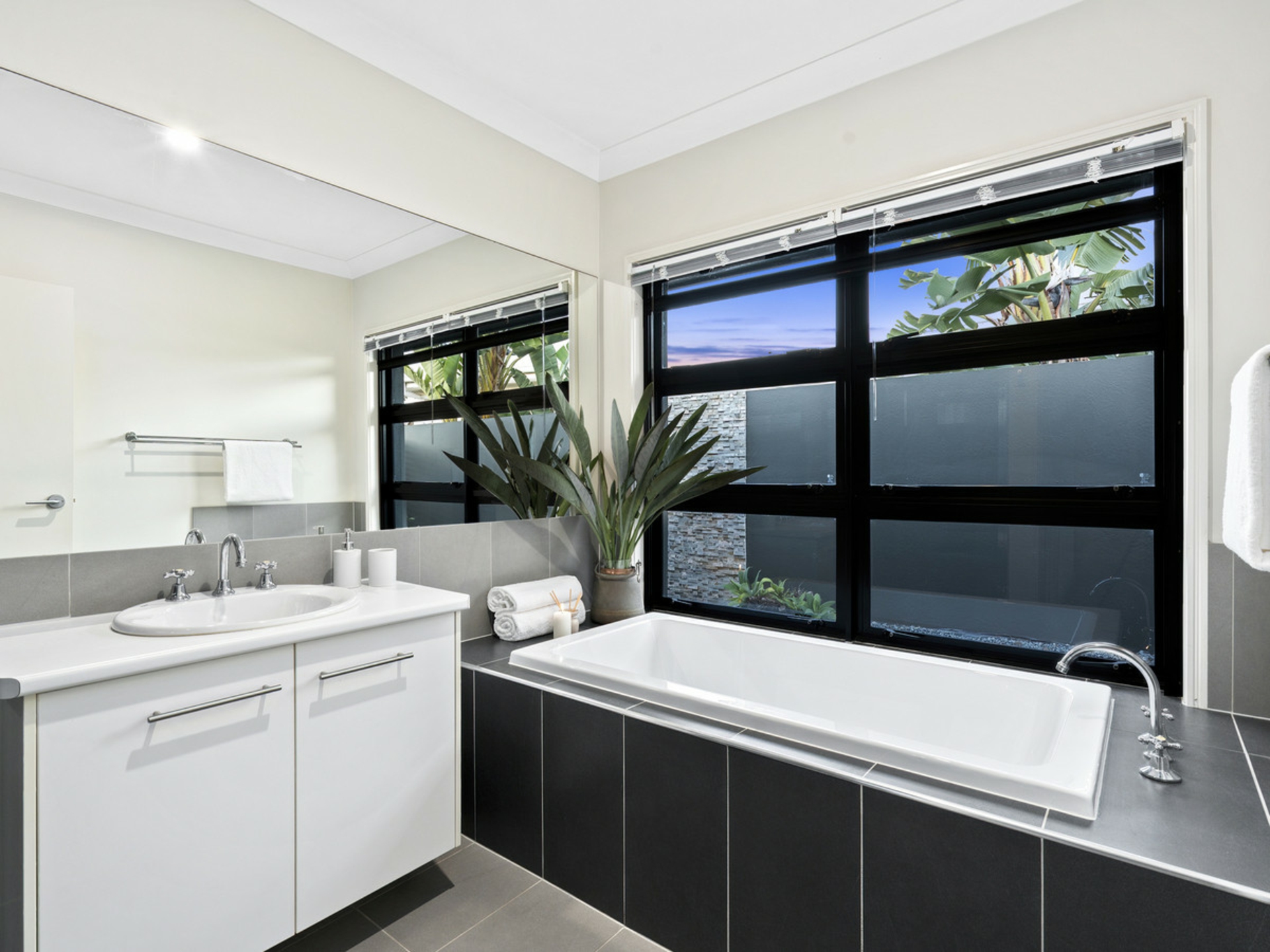 6 Zenith Crescent, PACIFIC PINES