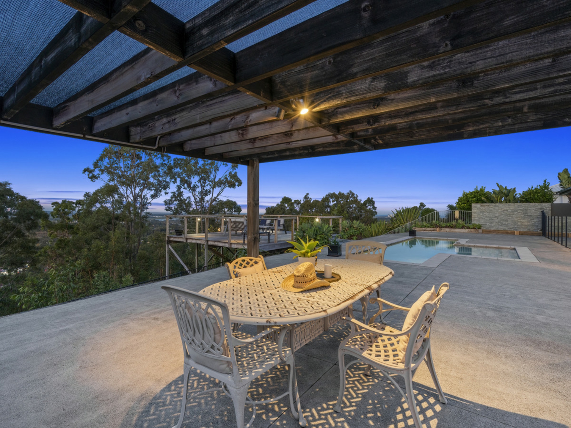 6 Zenith Crescent, PACIFIC PINES