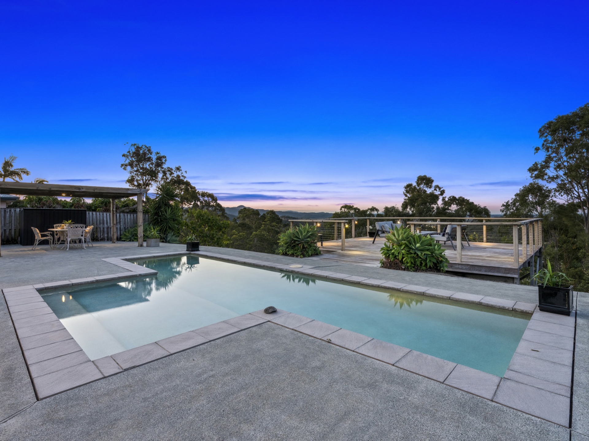 6 Zenith Crescent, PACIFIC PINES