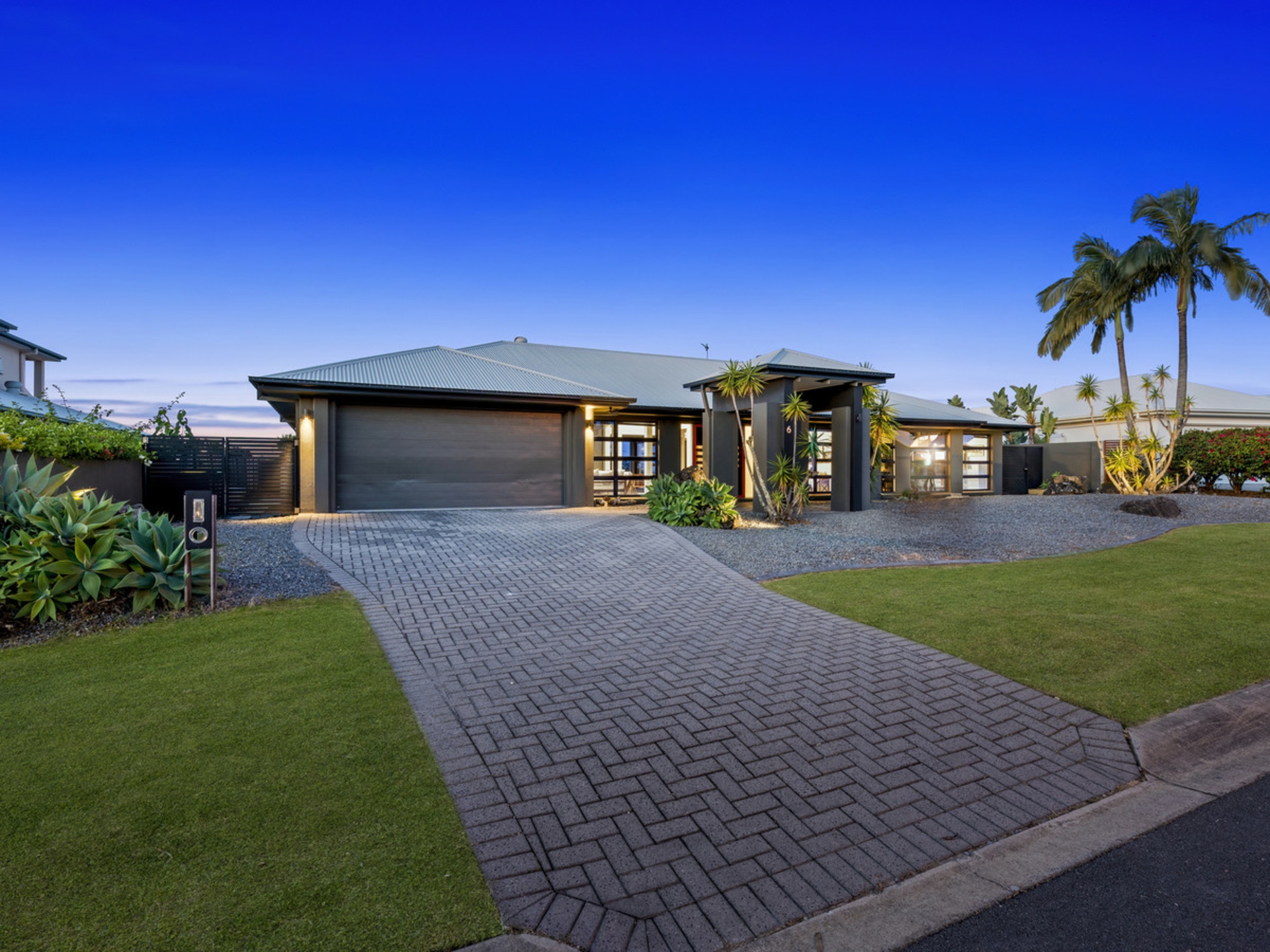 6 Zenith Crescent, PACIFIC PINES