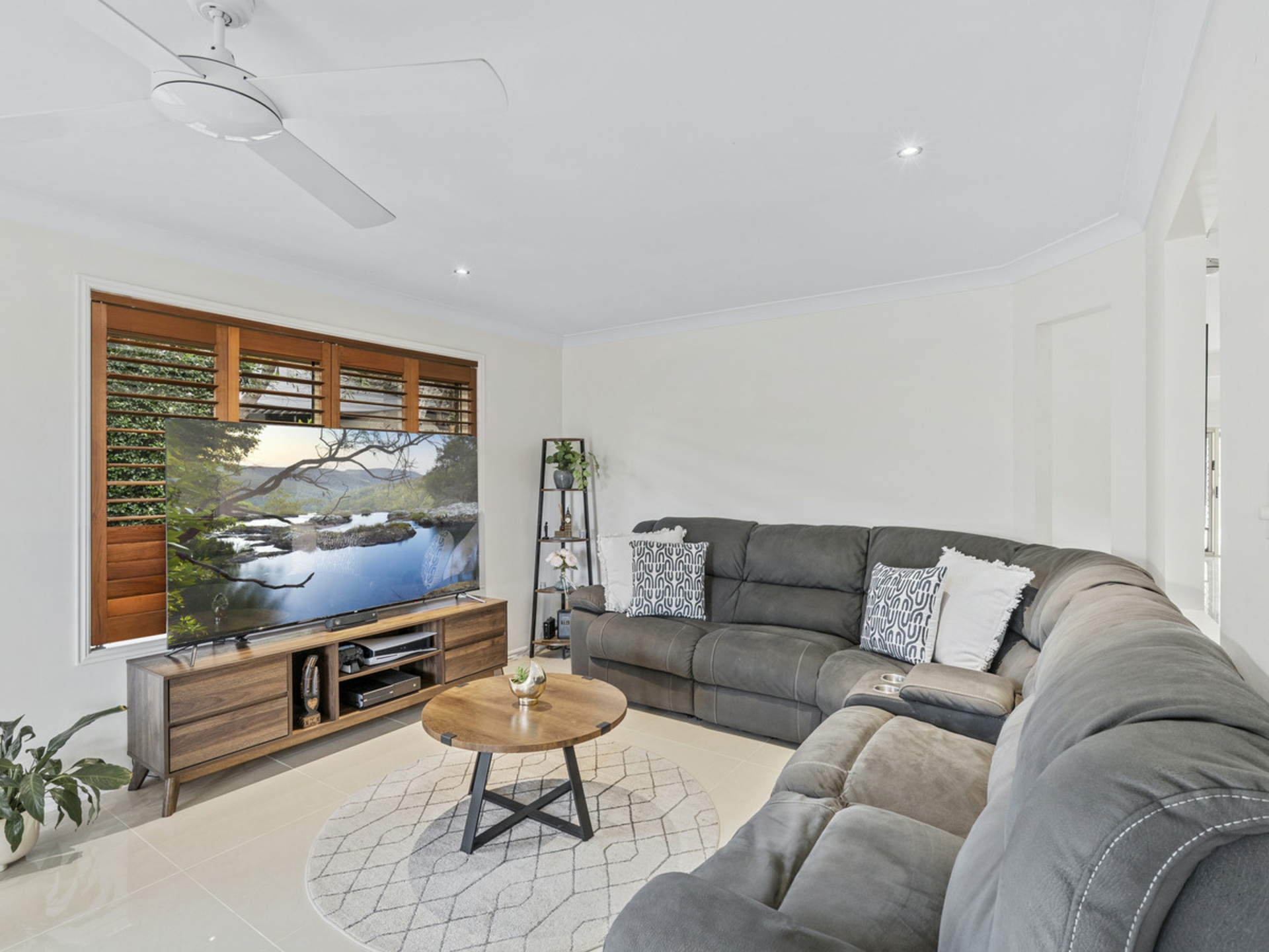 19 Gippsland Drive, HELENSVALE