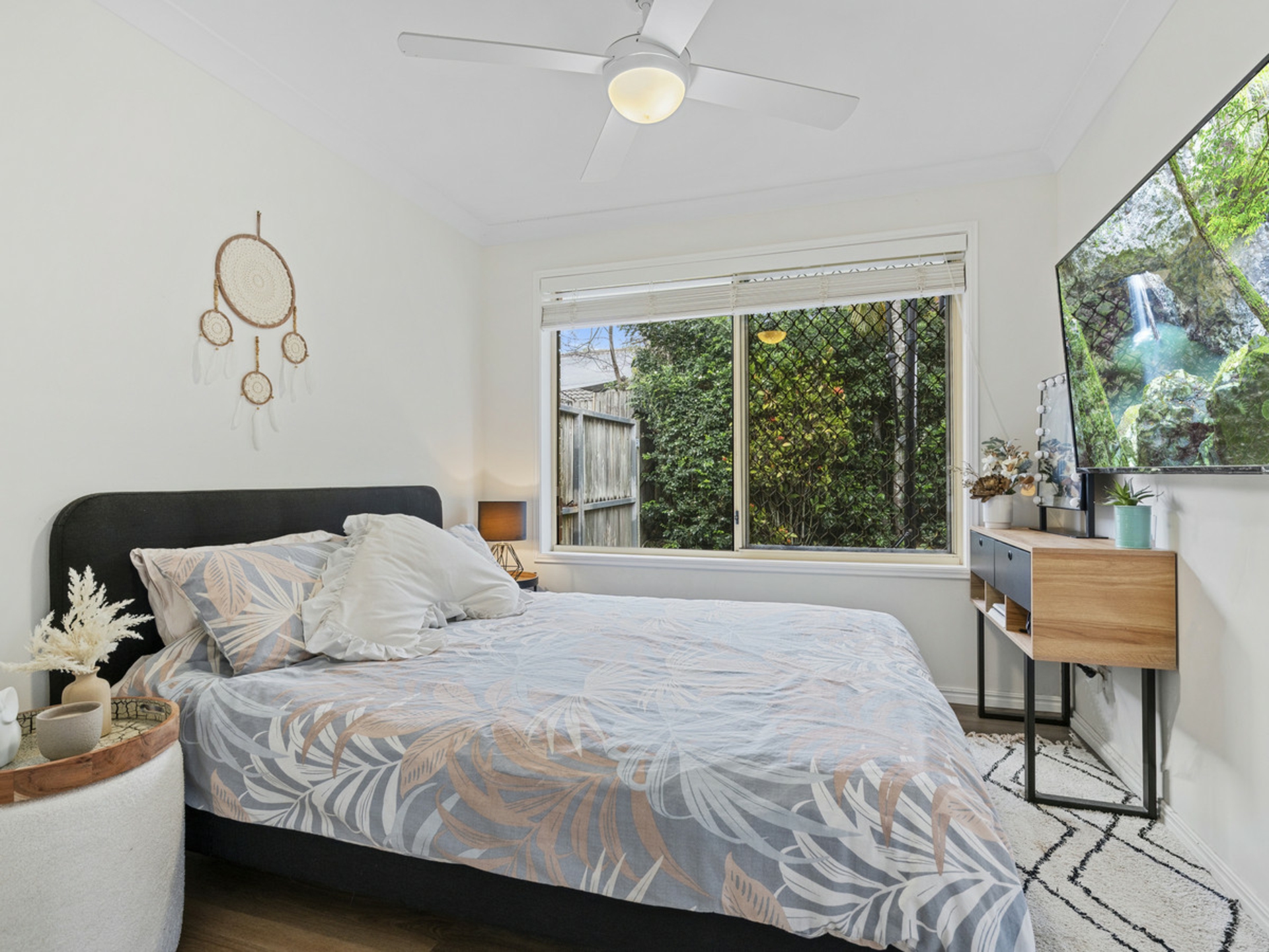 19 Gippsland Drive, HELENSVALE