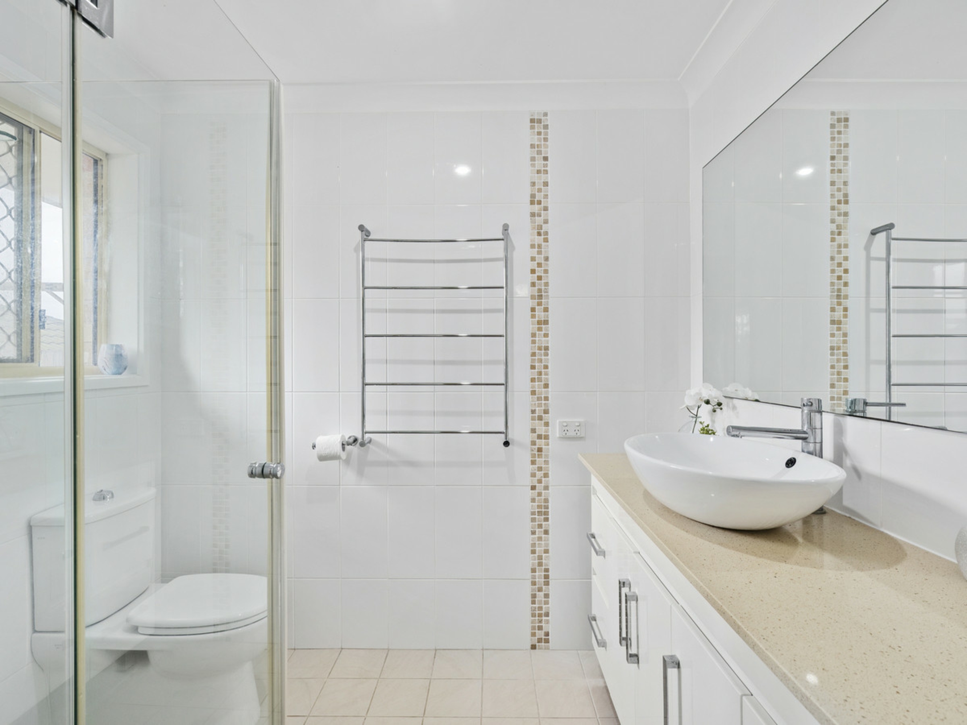 19 Gippsland Drive, HELENSVALE
