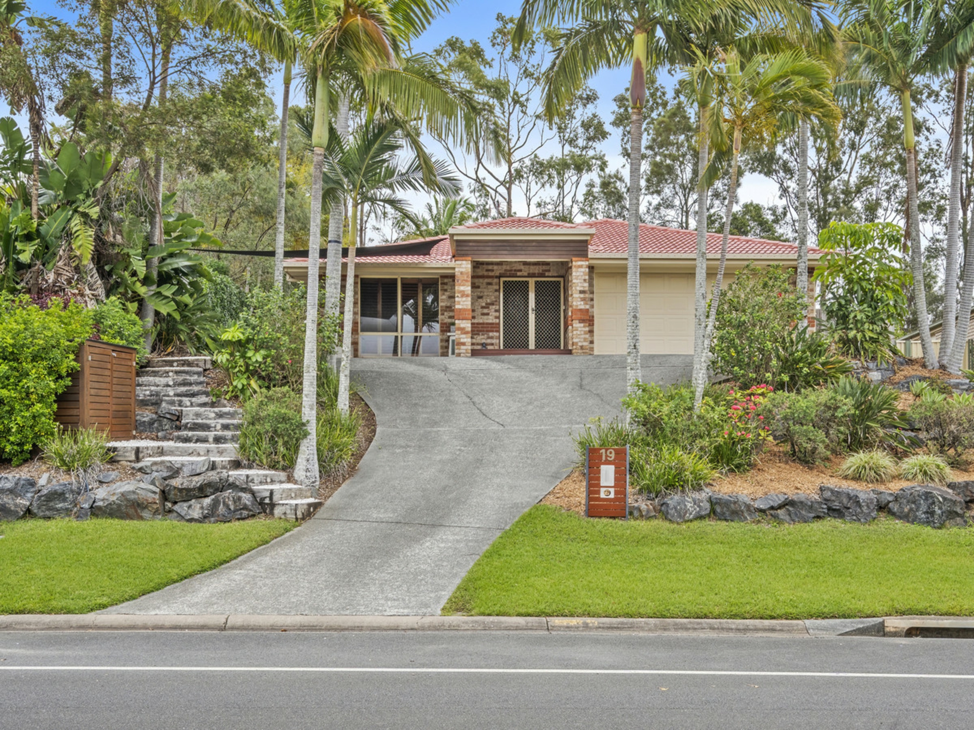 19 Gippsland Drive, HELENSVALE