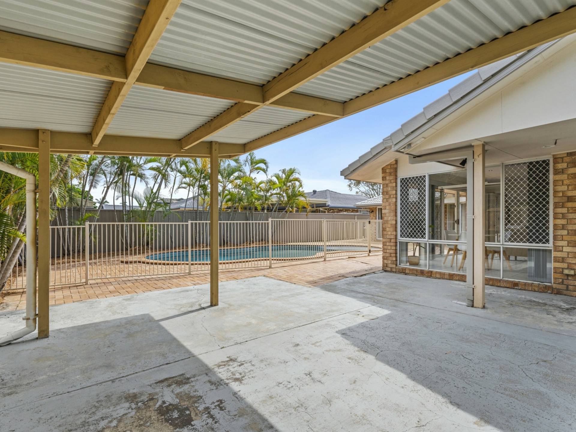 25 Lakeshore Drive, HELENSVALE