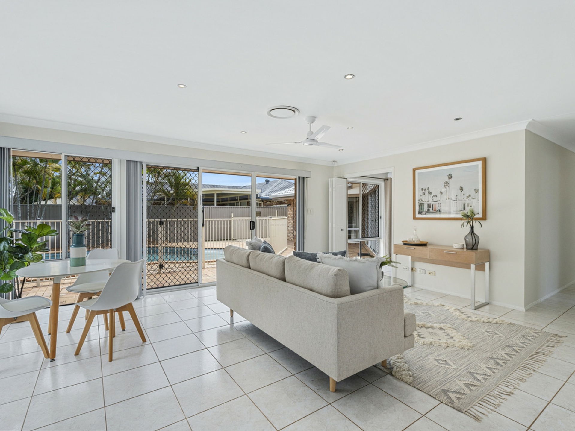 25 Lakeshore Drive, HELENSVALE