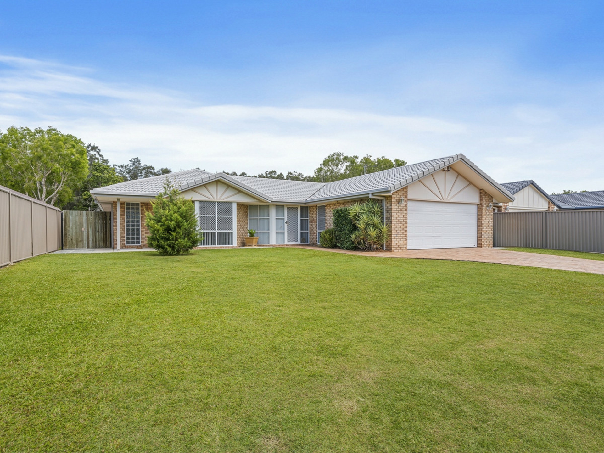 25 Lakeshore Drive, HELENSVALE