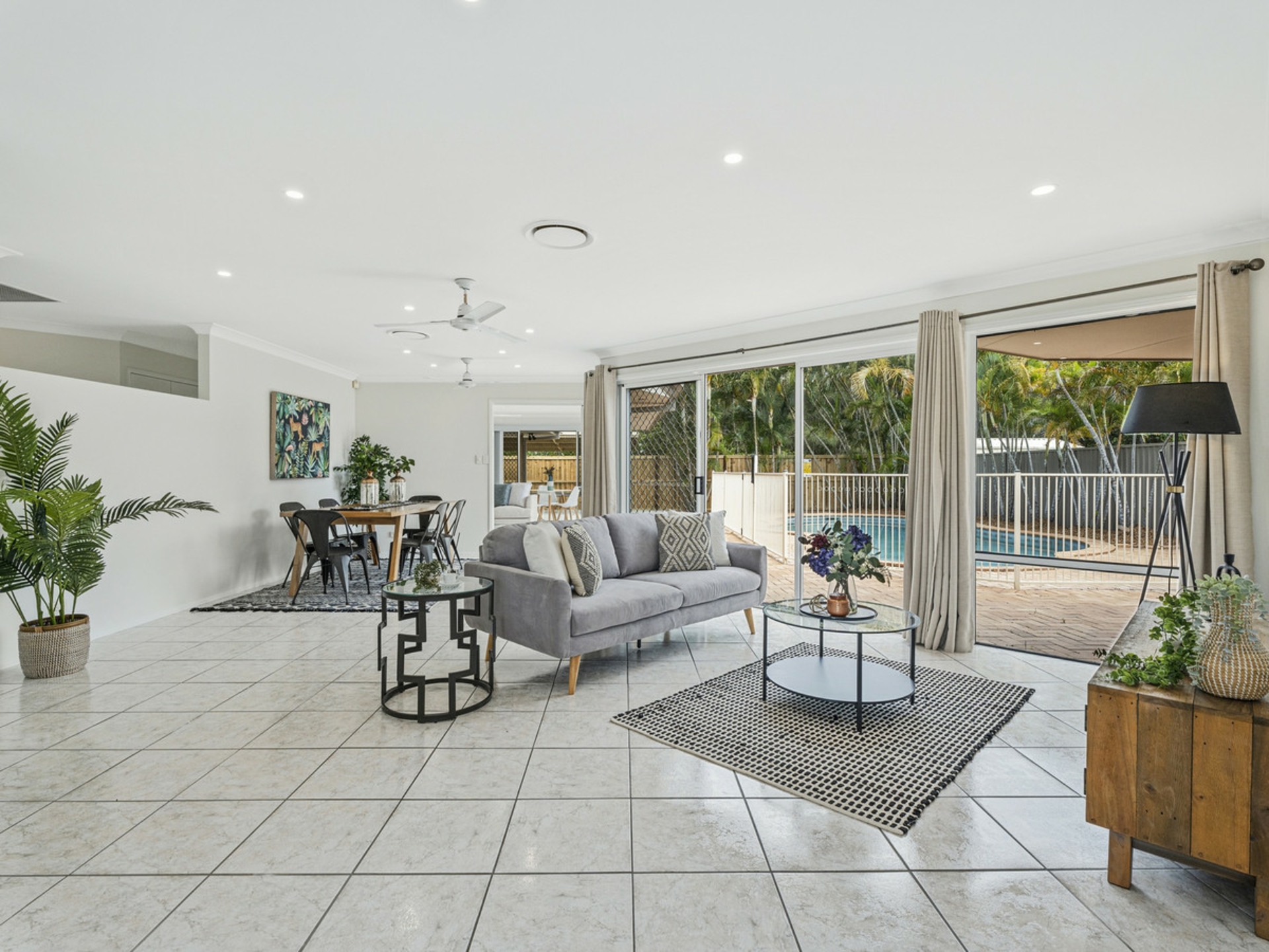 25 Lakeshore Drive, HELENSVALE