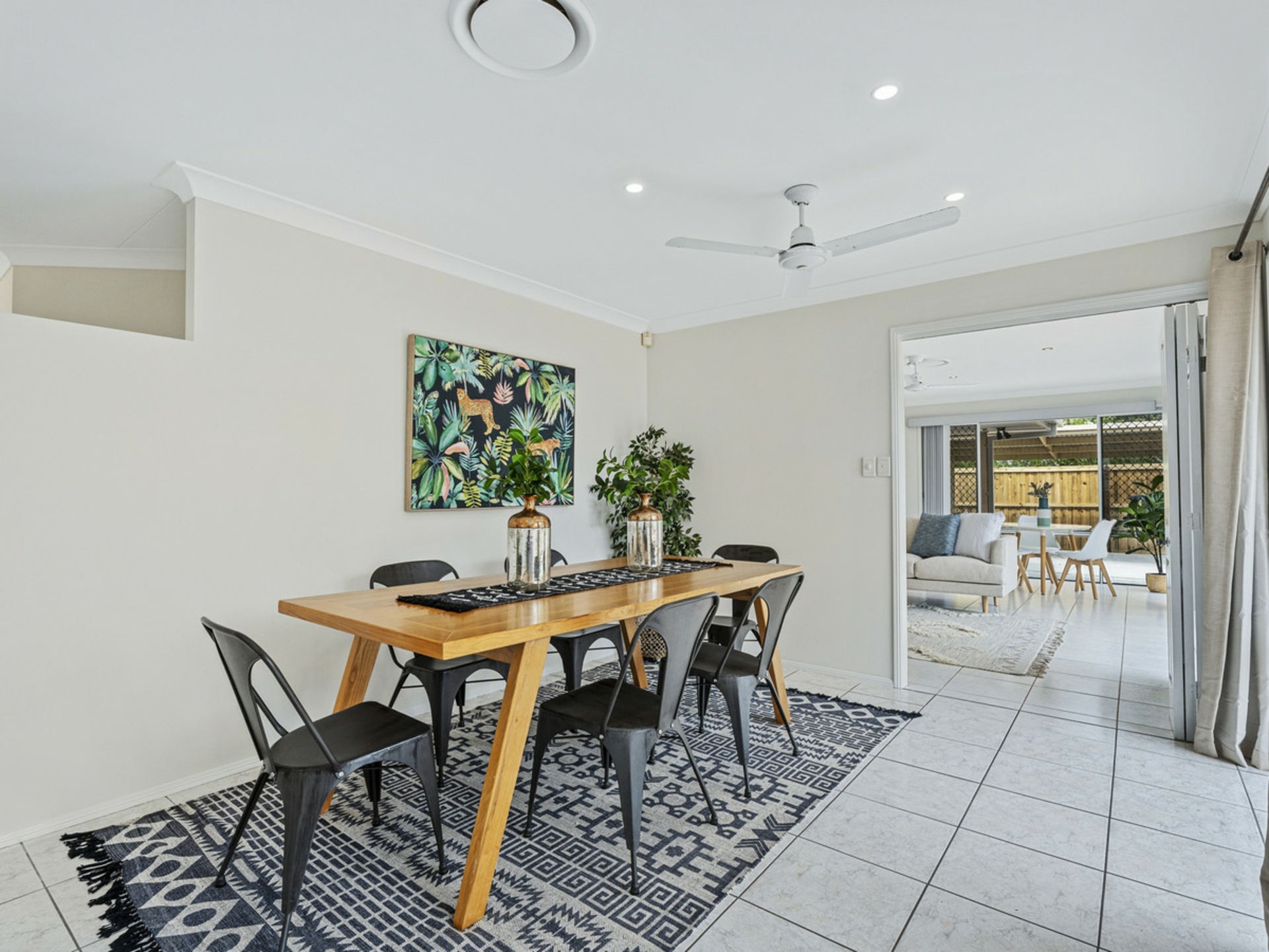 25 Lakeshore Drive, HELENSVALE