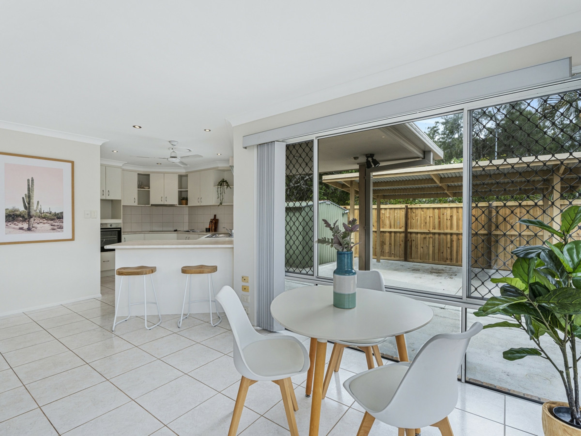 25 Lakeshore Drive, HELENSVALE