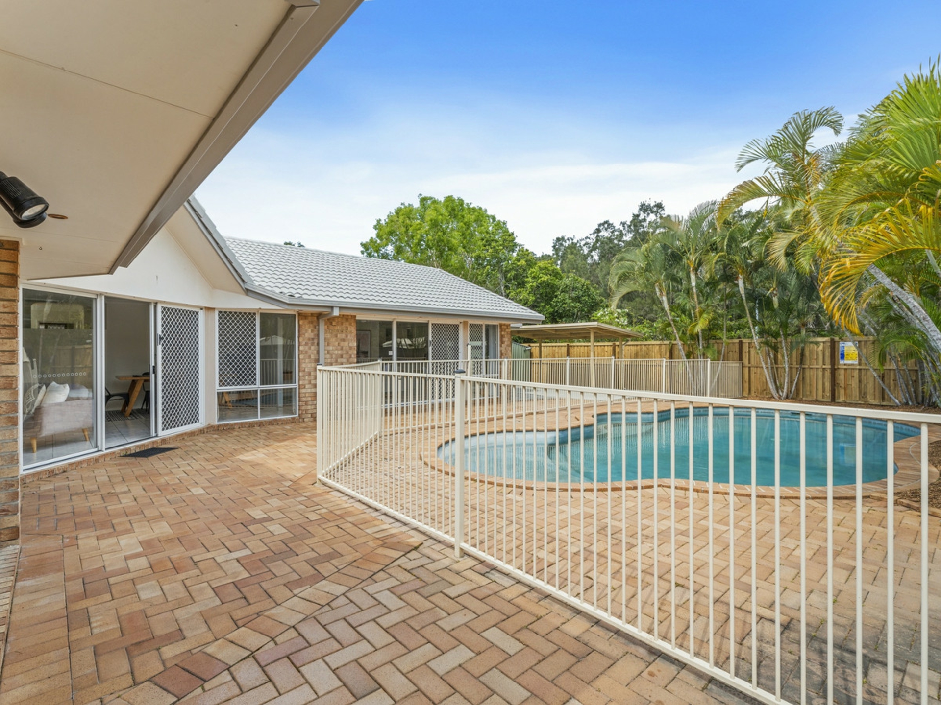 25 Lakeshore Drive, HELENSVALE