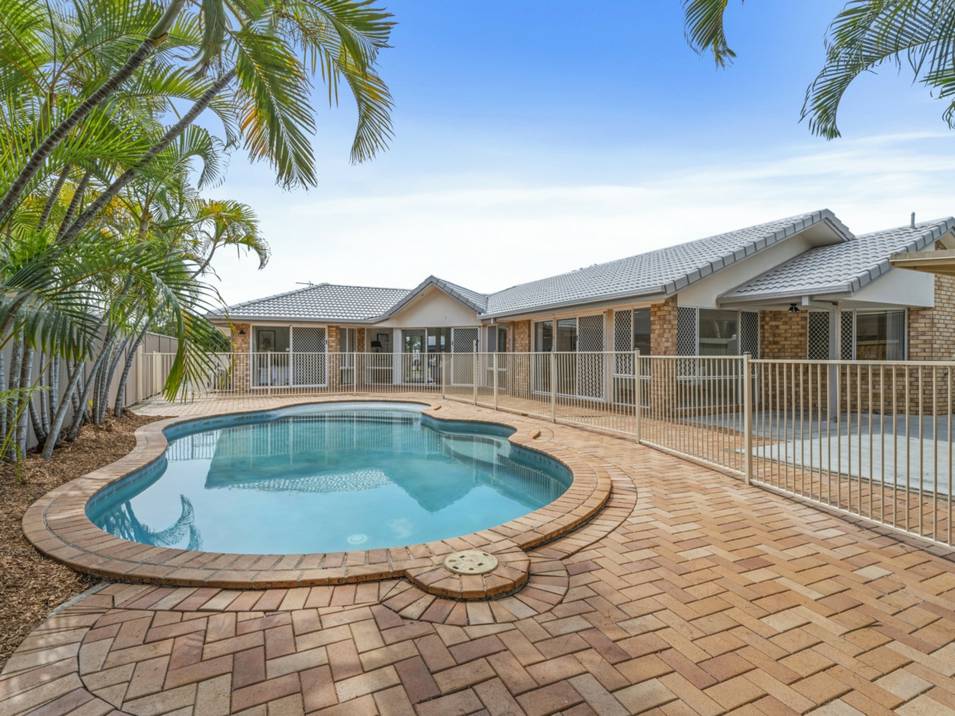 25 Lakeshore Drive, HELENSVALE