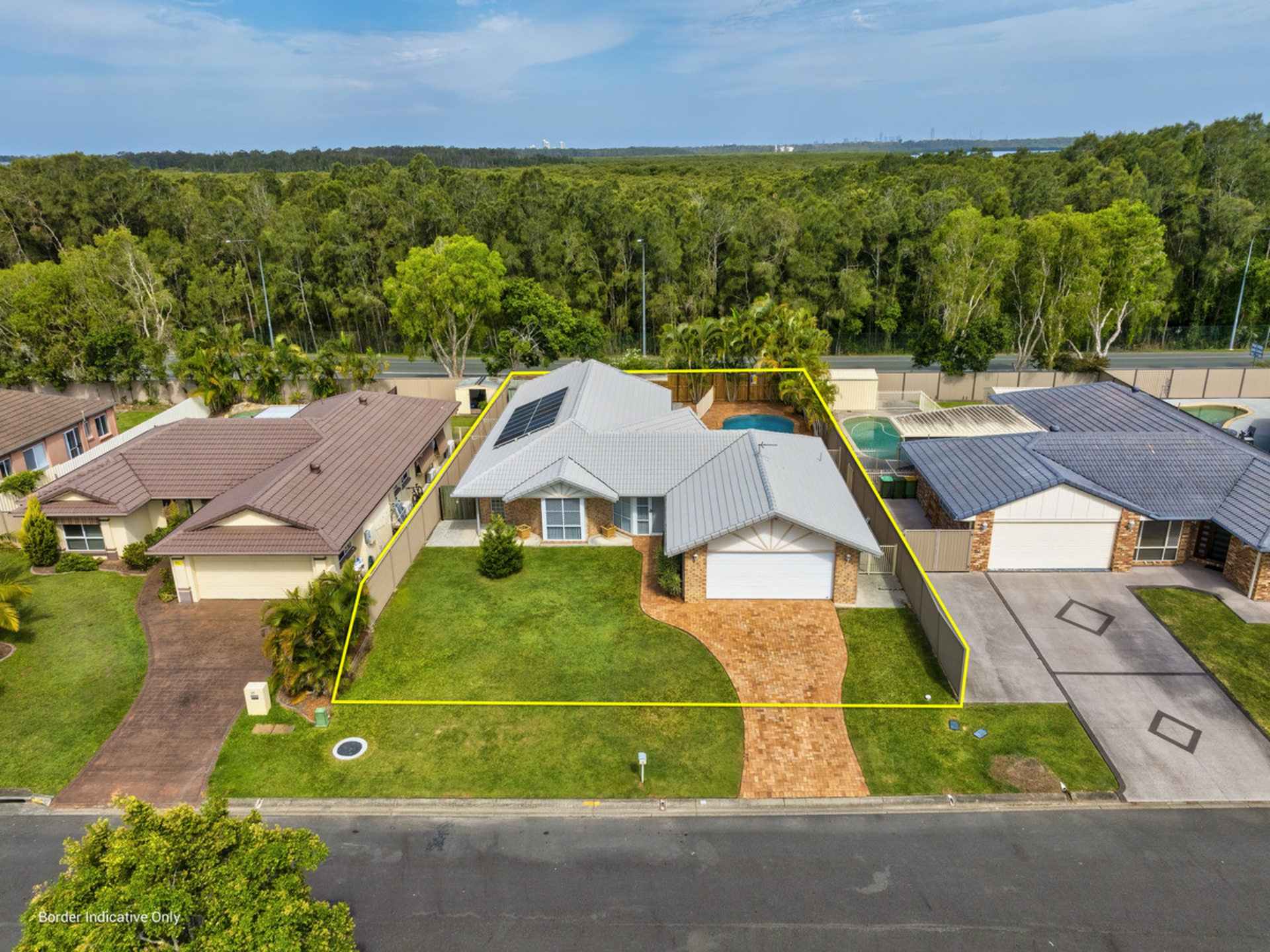 25 Lakeshore Drive, HELENSVALE