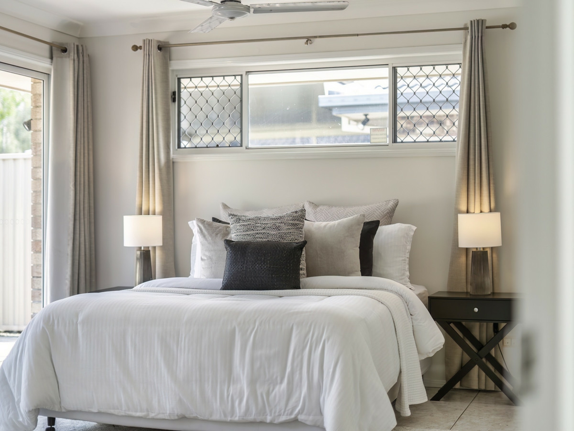 25 Lakeshore Drive, HELENSVALE