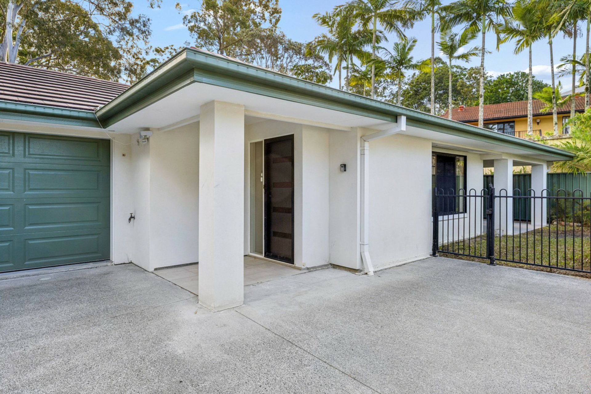 2/4 Dampier Court — photo 21 of 29