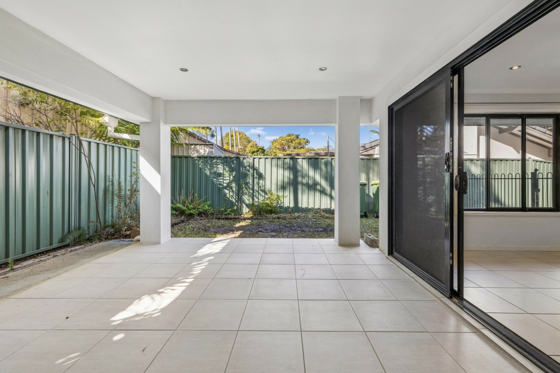 2/4 Dampier Court — photo 22 of 29