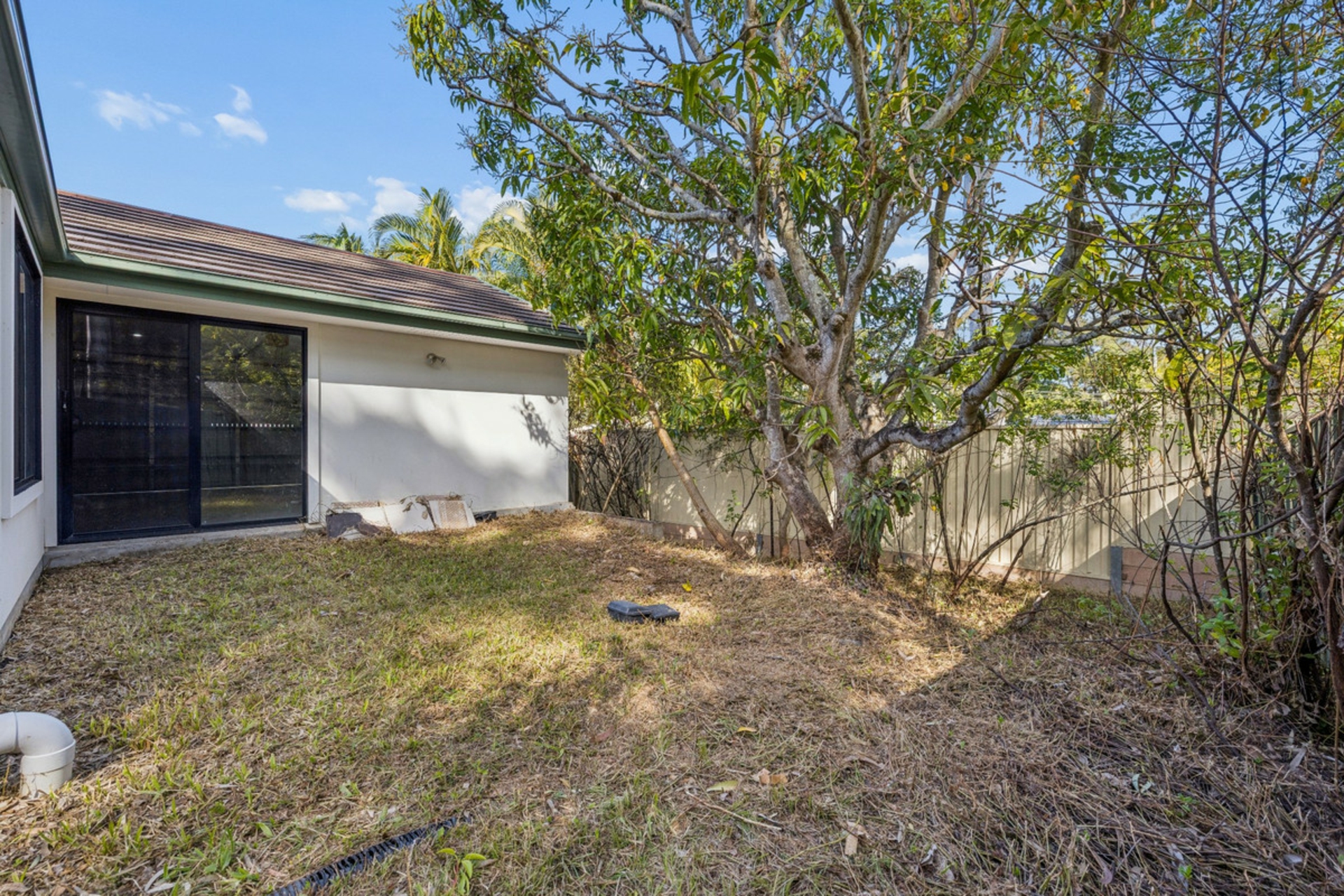 2/4 Dampier Court — photo 23 of 29