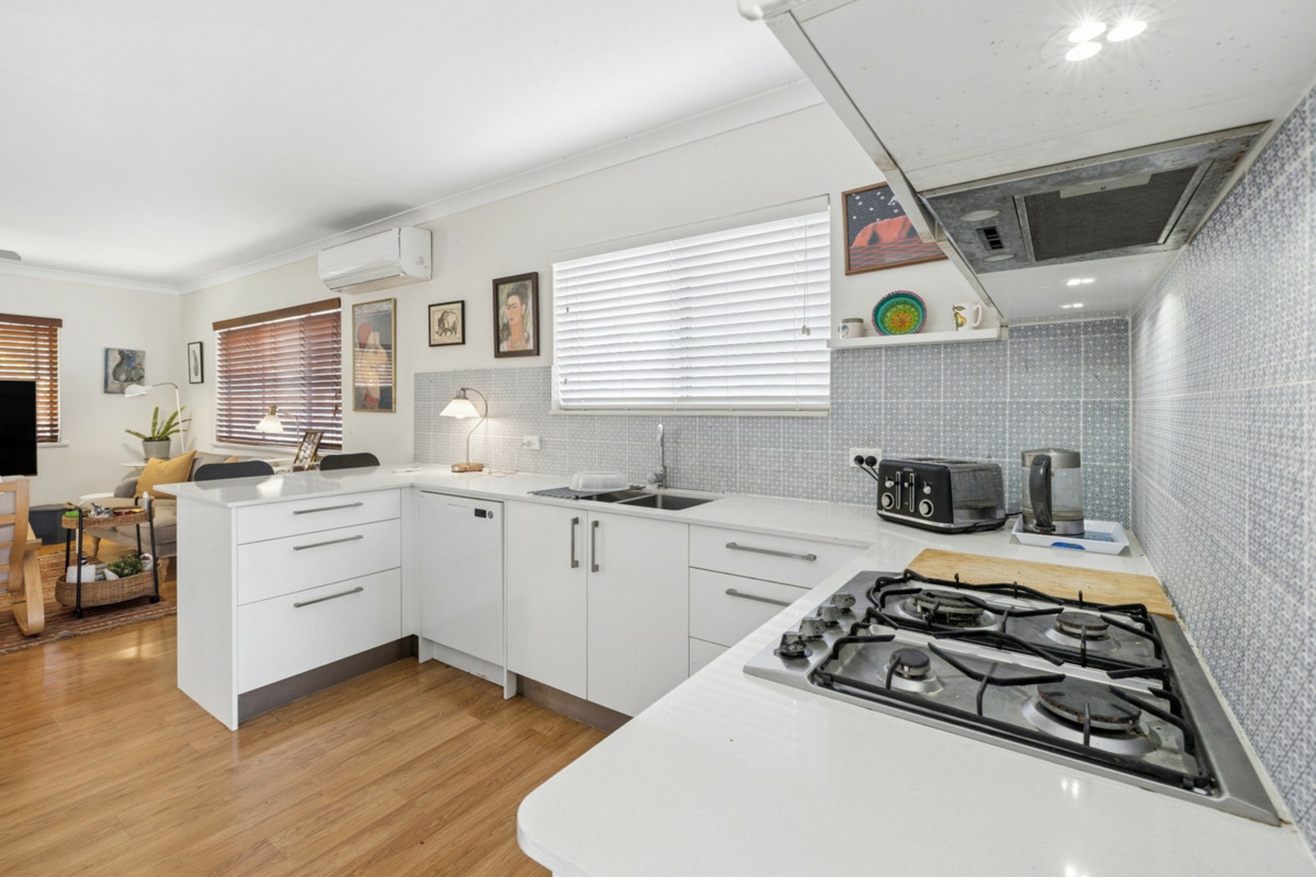 40 West King Street — photo from LJ Hooker Pacific Pines | Helensvale