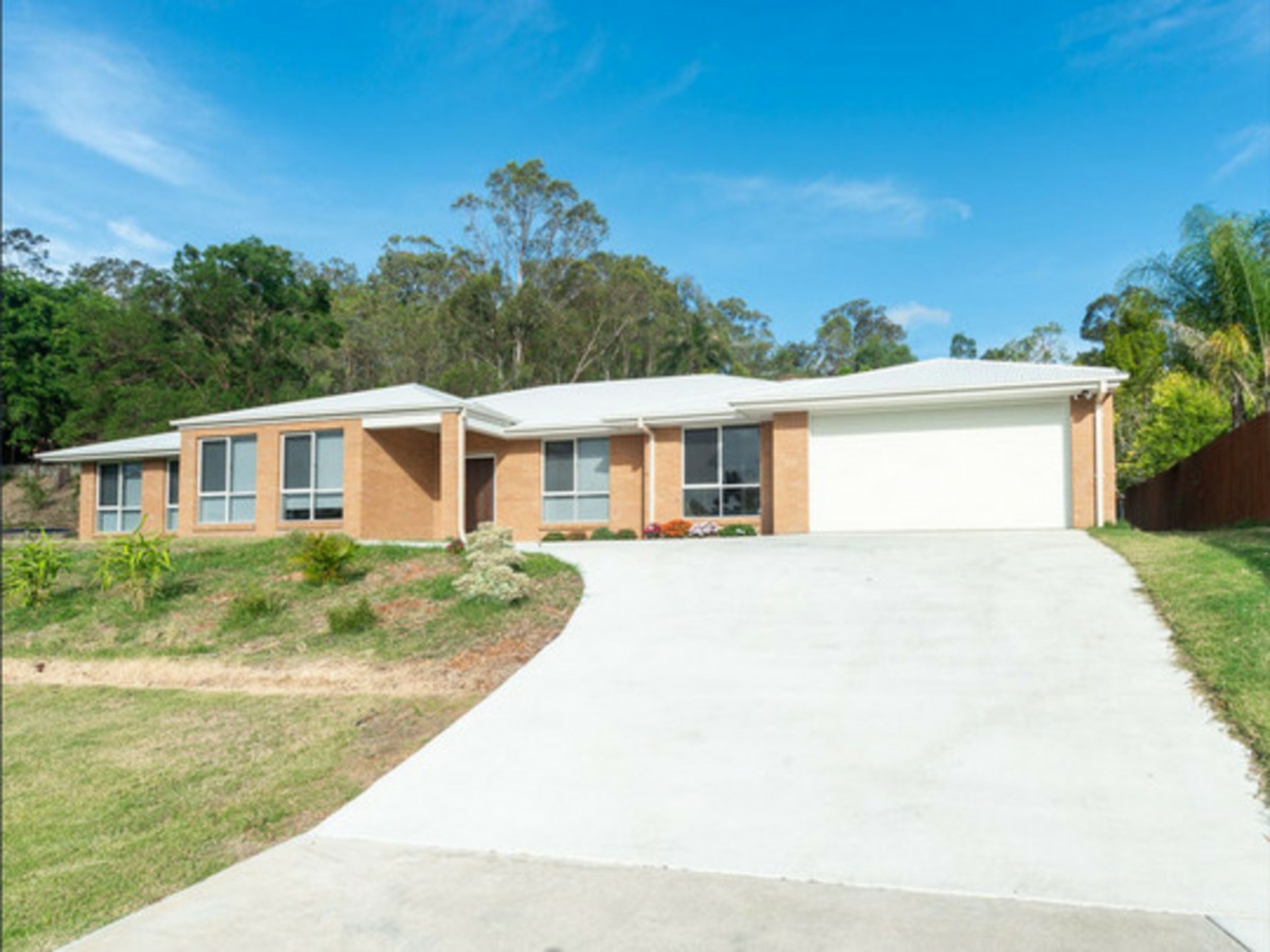 14b Shepparton Road — photo from LJ Hooker Pacific Pines | Helensvale
