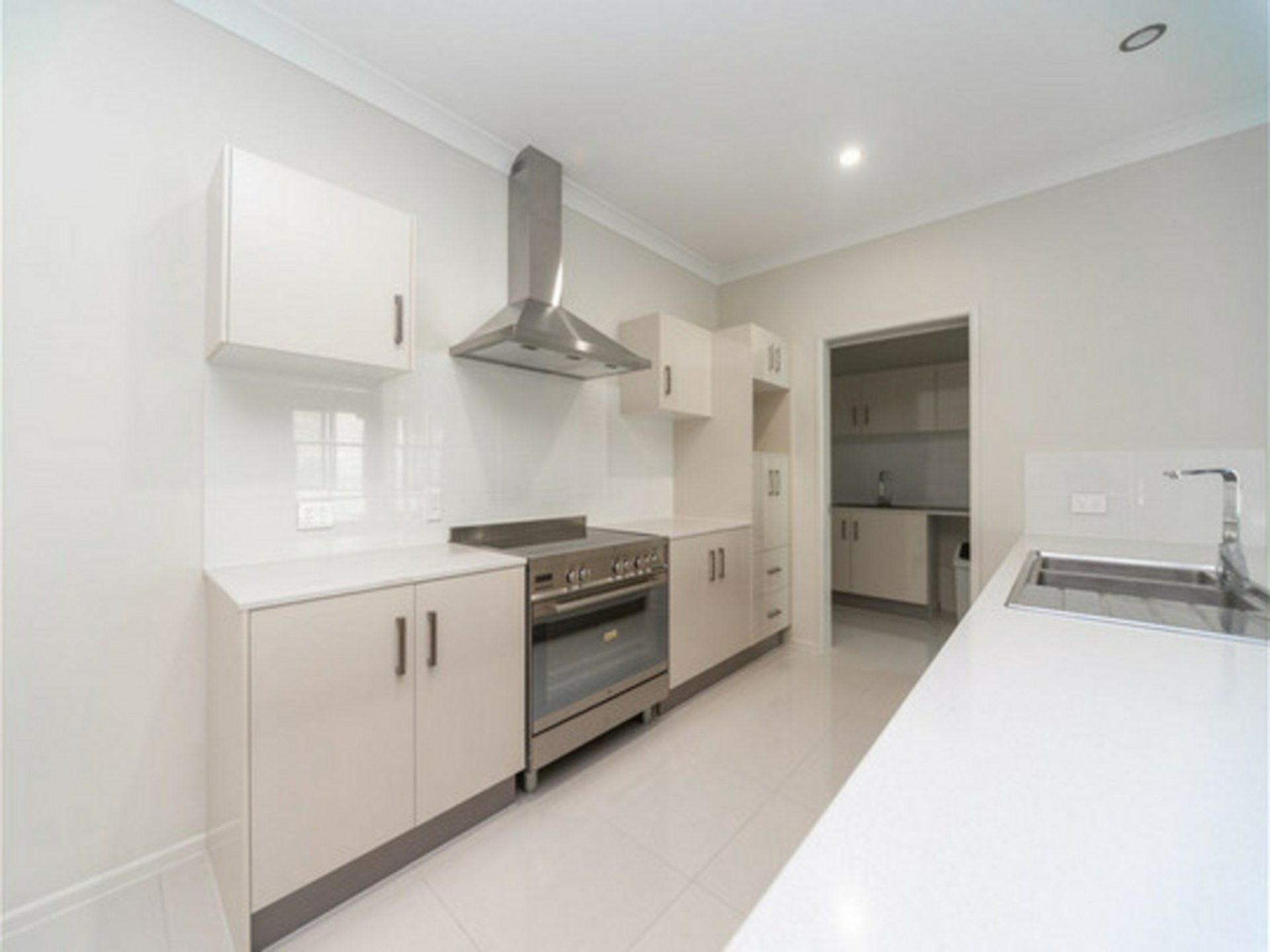 14b Shepparton Road — photo 3 of 17