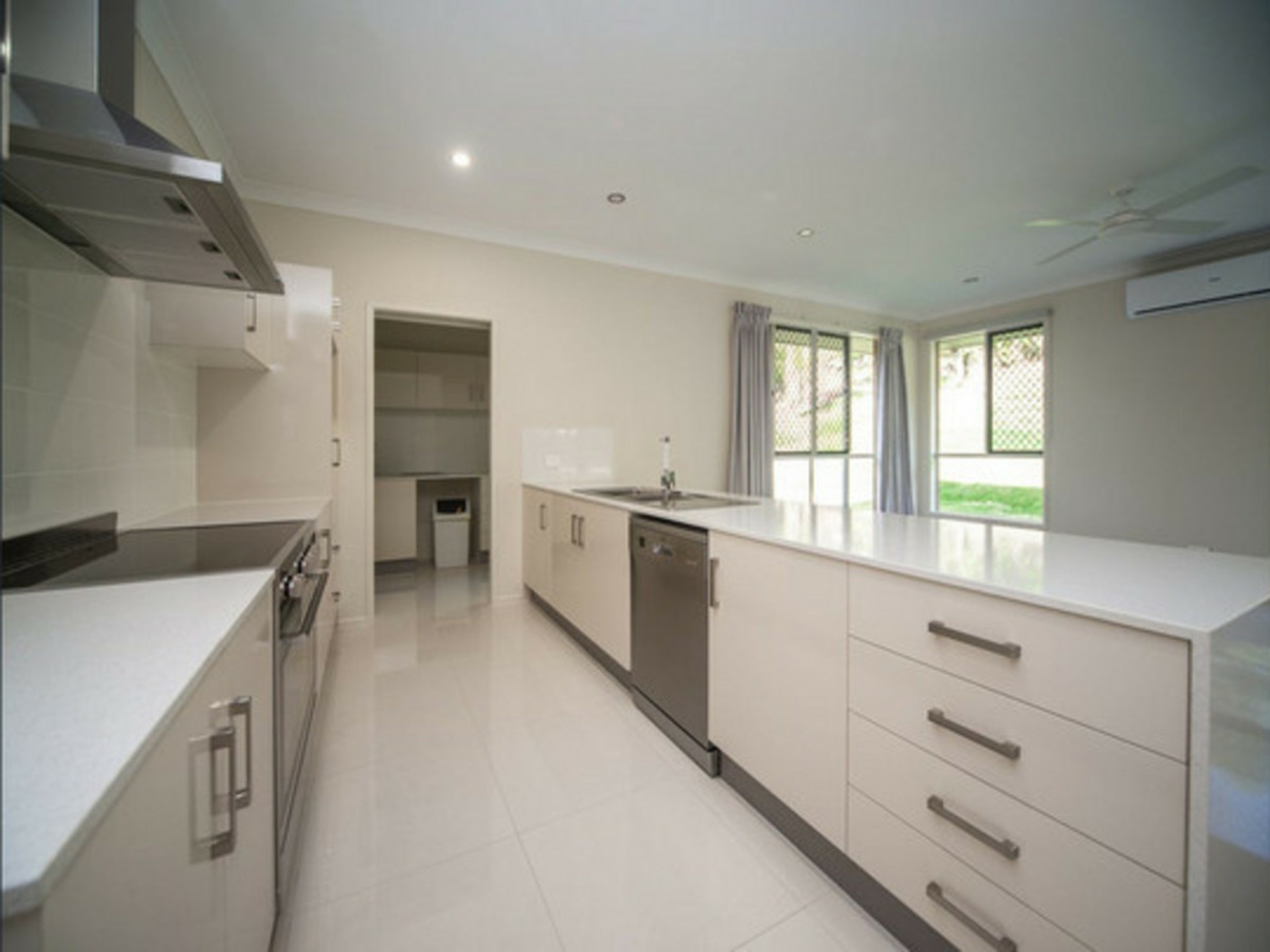 14b Shepparton Road — photo 4 of 17