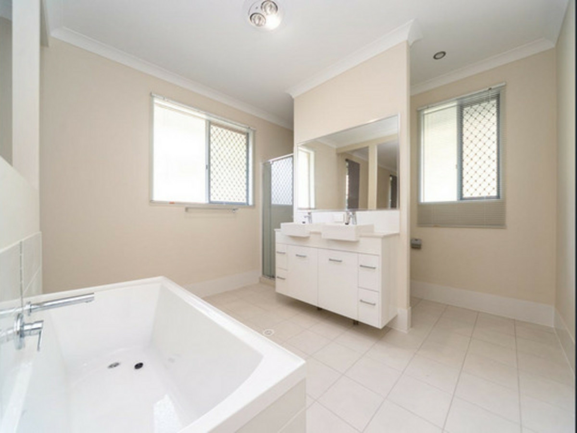 14b Shepparton Road — photo 7 of 17