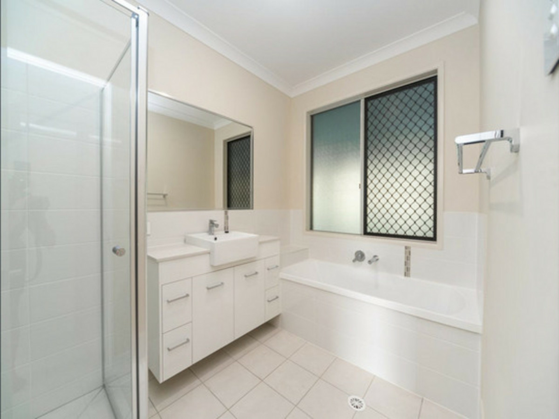 14b Shepparton Road — photo 11 of 17