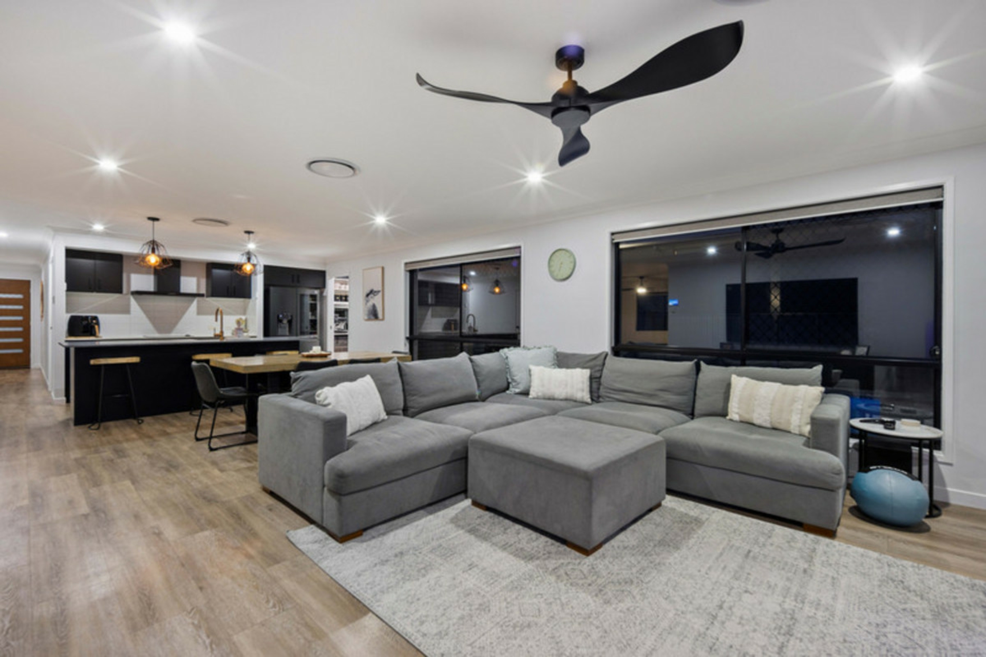 25 Alexa Rise — photo 14 of 30