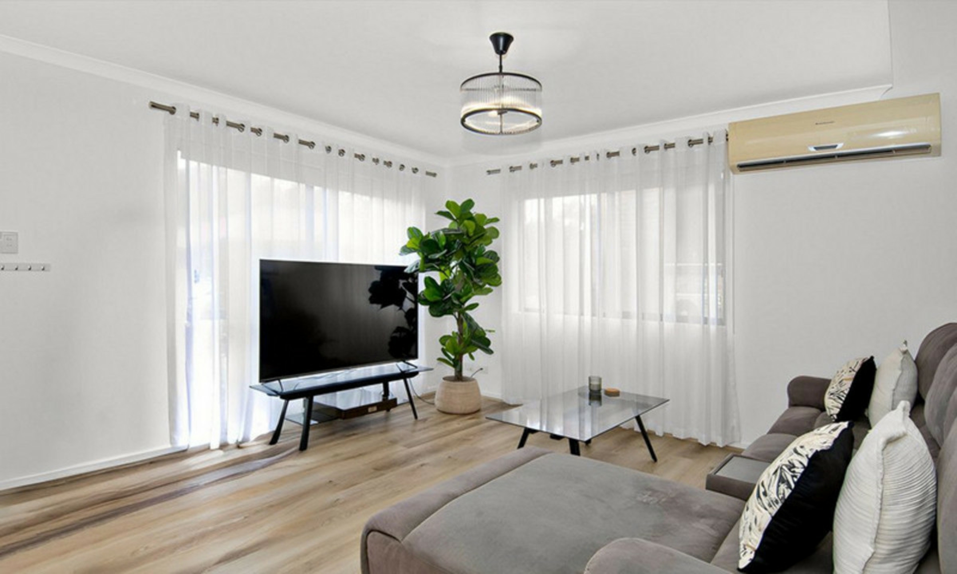 59/141 Pacific Pines Boulevard — photo 4 of 13