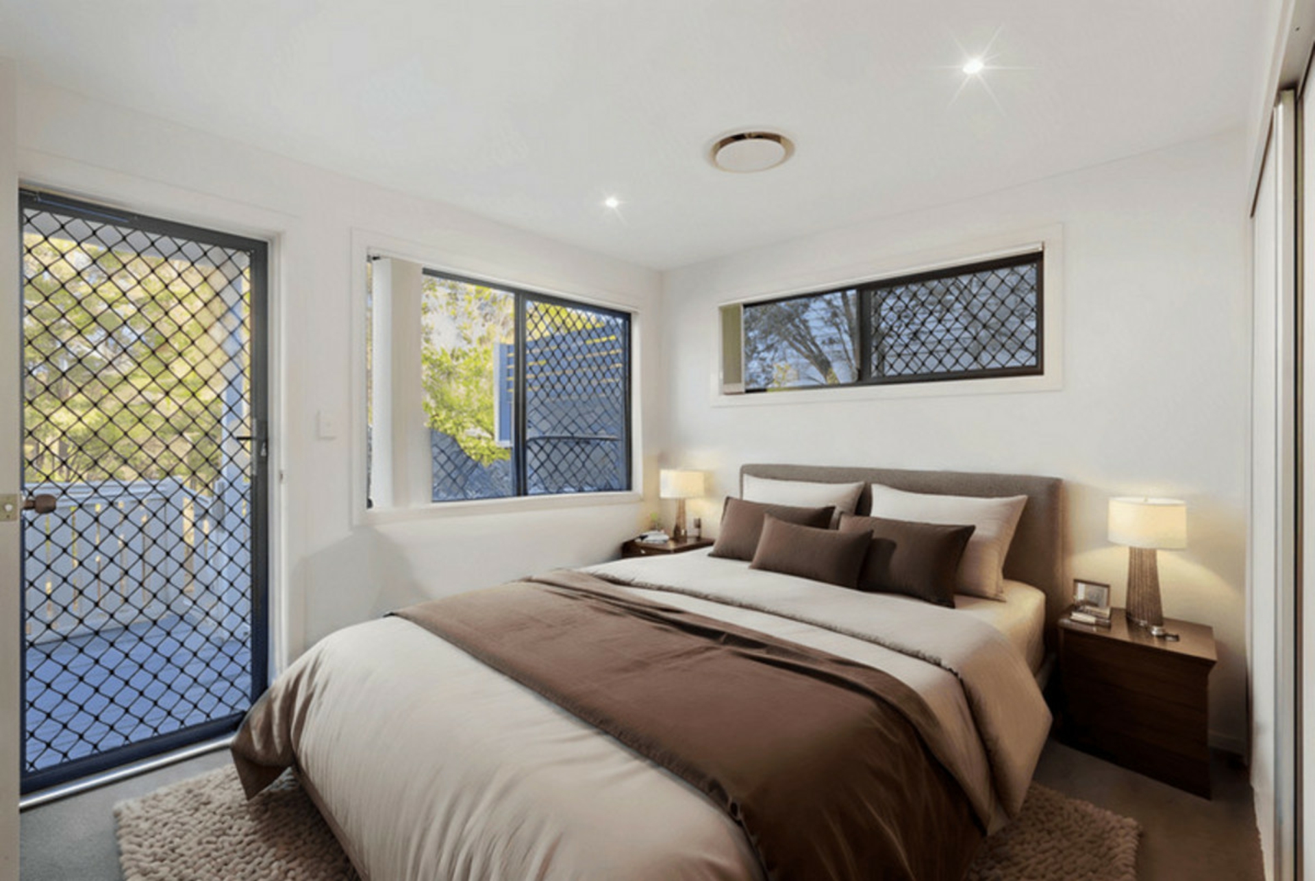 2/4 Carmen Court — photo 6 of 9