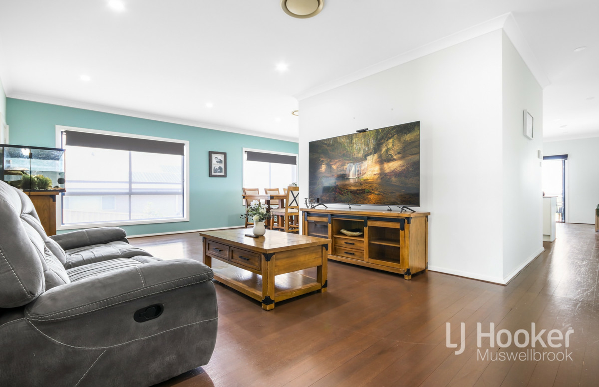 16 Redbank Drive — photo 2 of 24