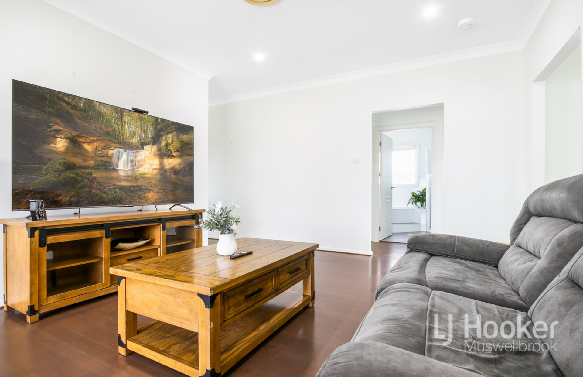 16 Redbank Drive — photo 3 of 24