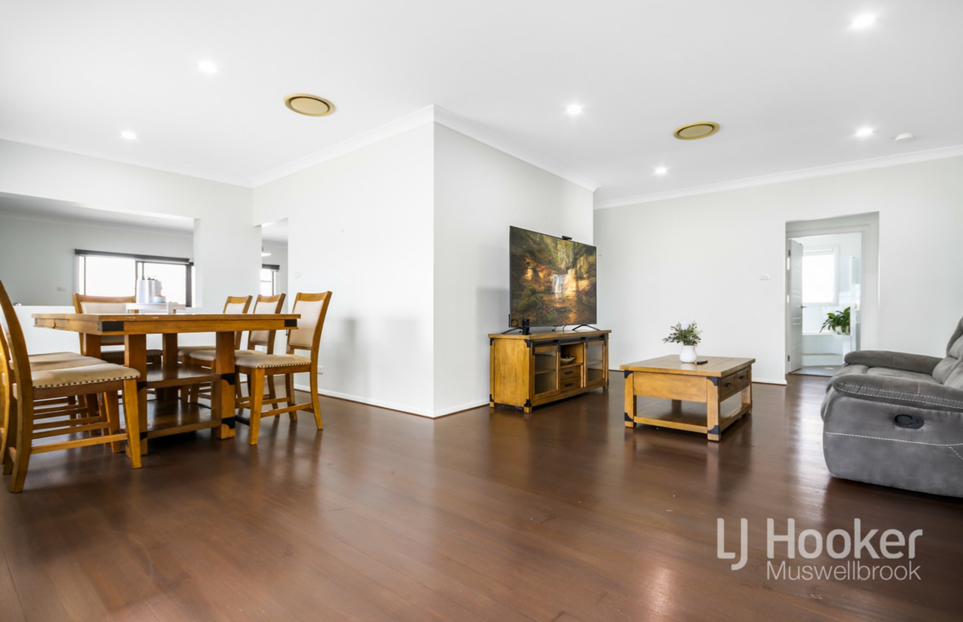 16 Redbank Drive — photo 4 of 24