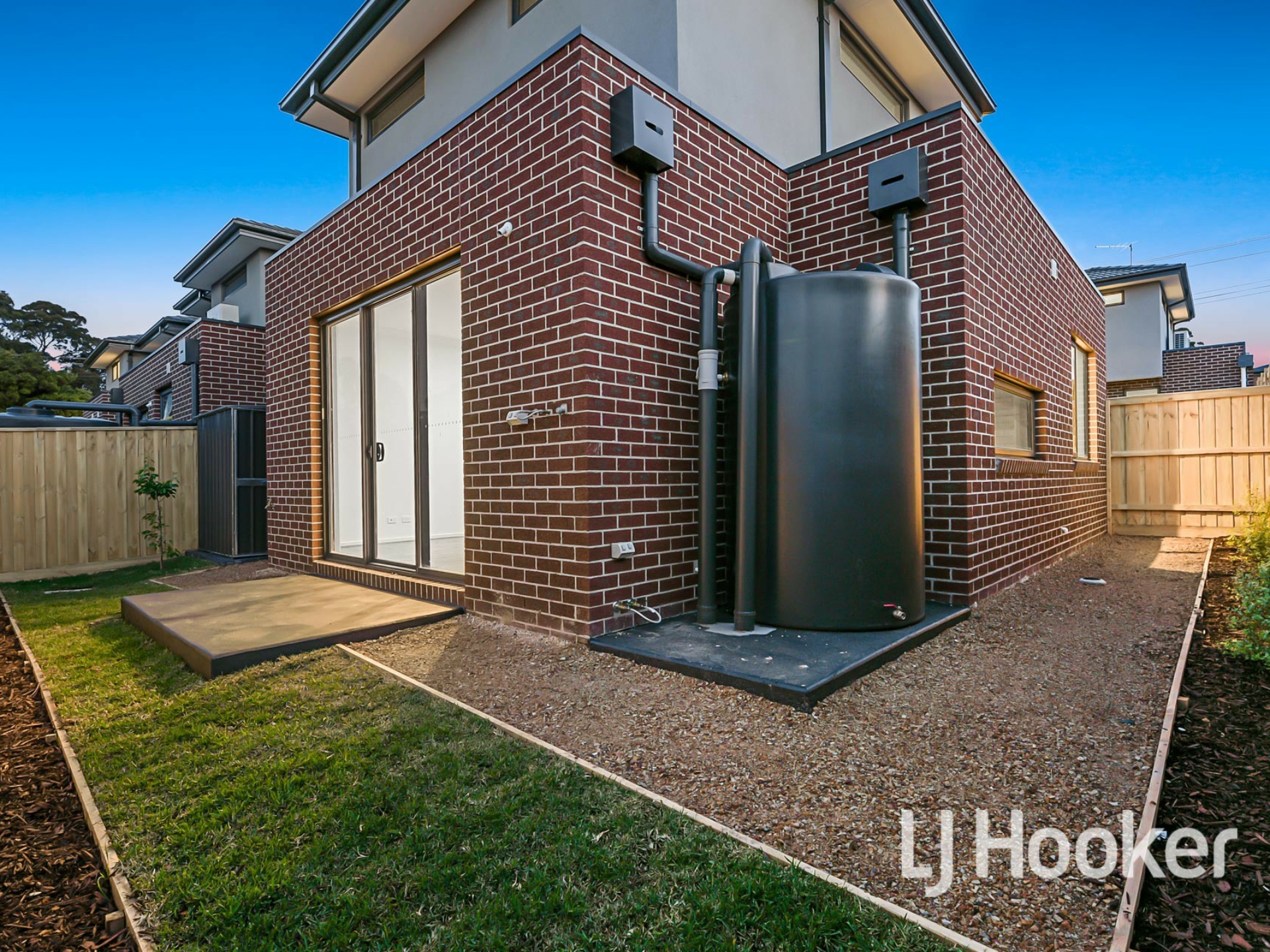 2/69 Somerville Road Hampton Park VIC