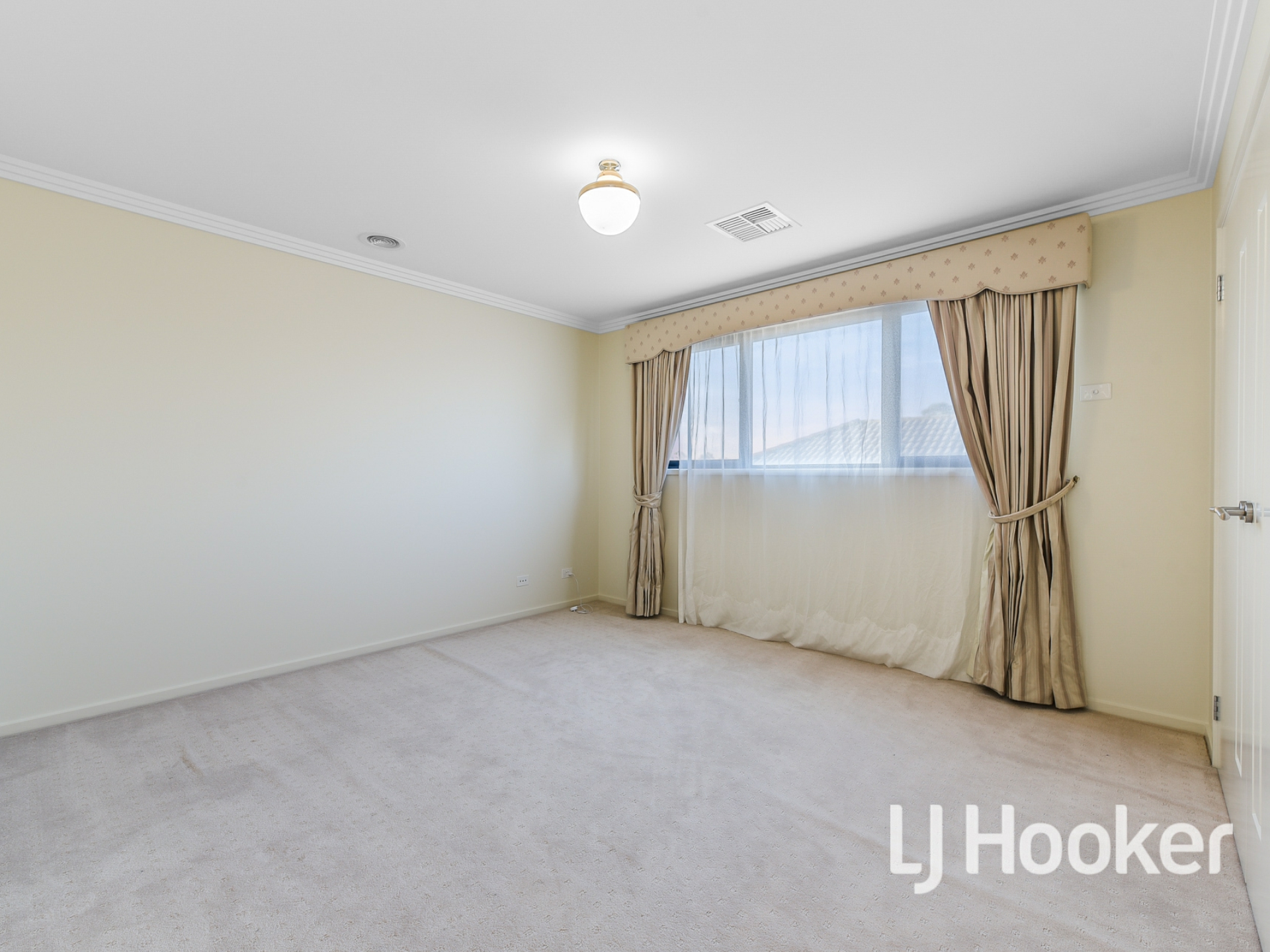 109 Lyndhurst Boulevard, LYNDHURST