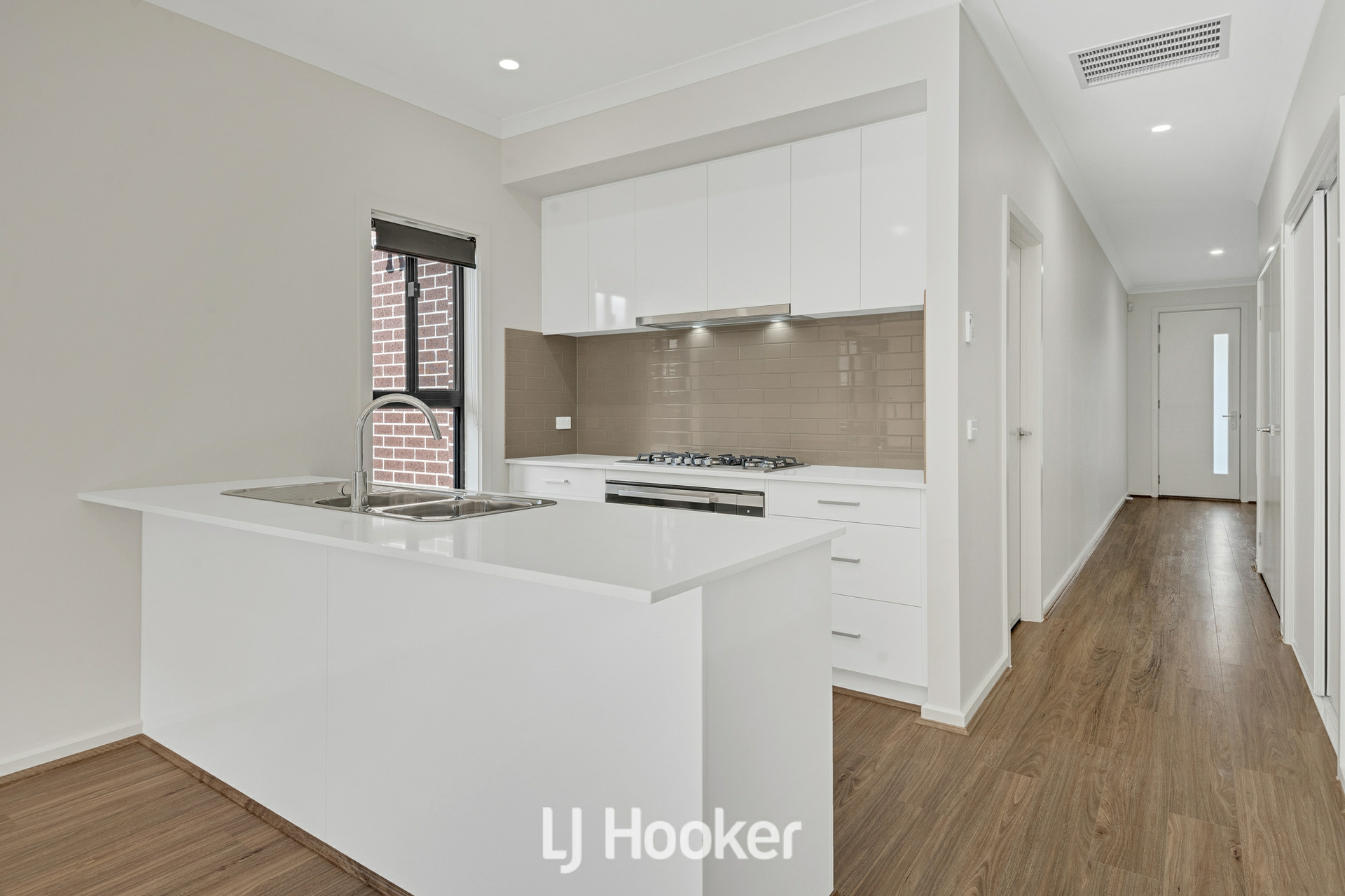 9 Carnelian Circuit, CLYDE NORTH