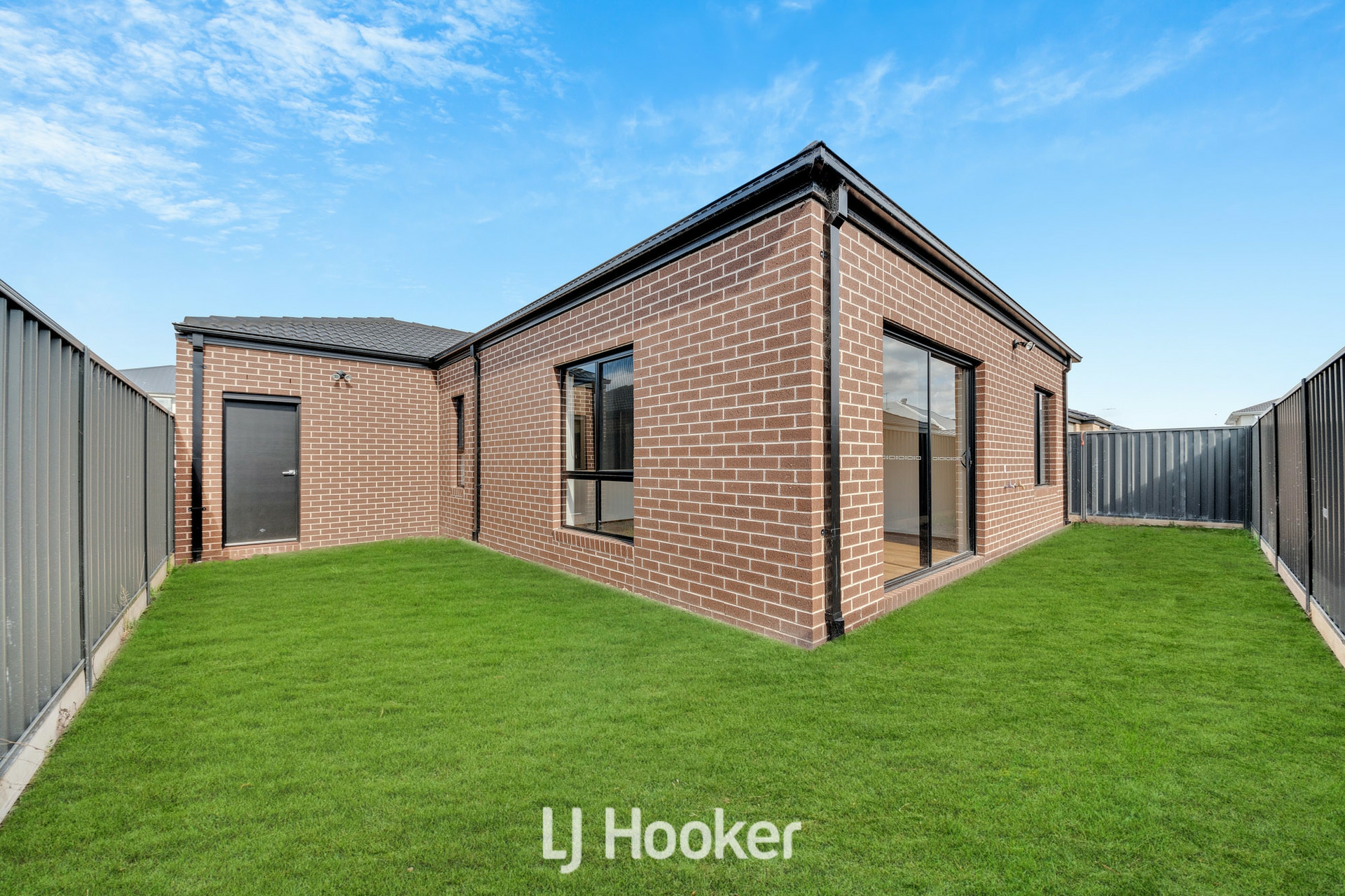 9 Carnelian Circuit, CLYDE NORTH