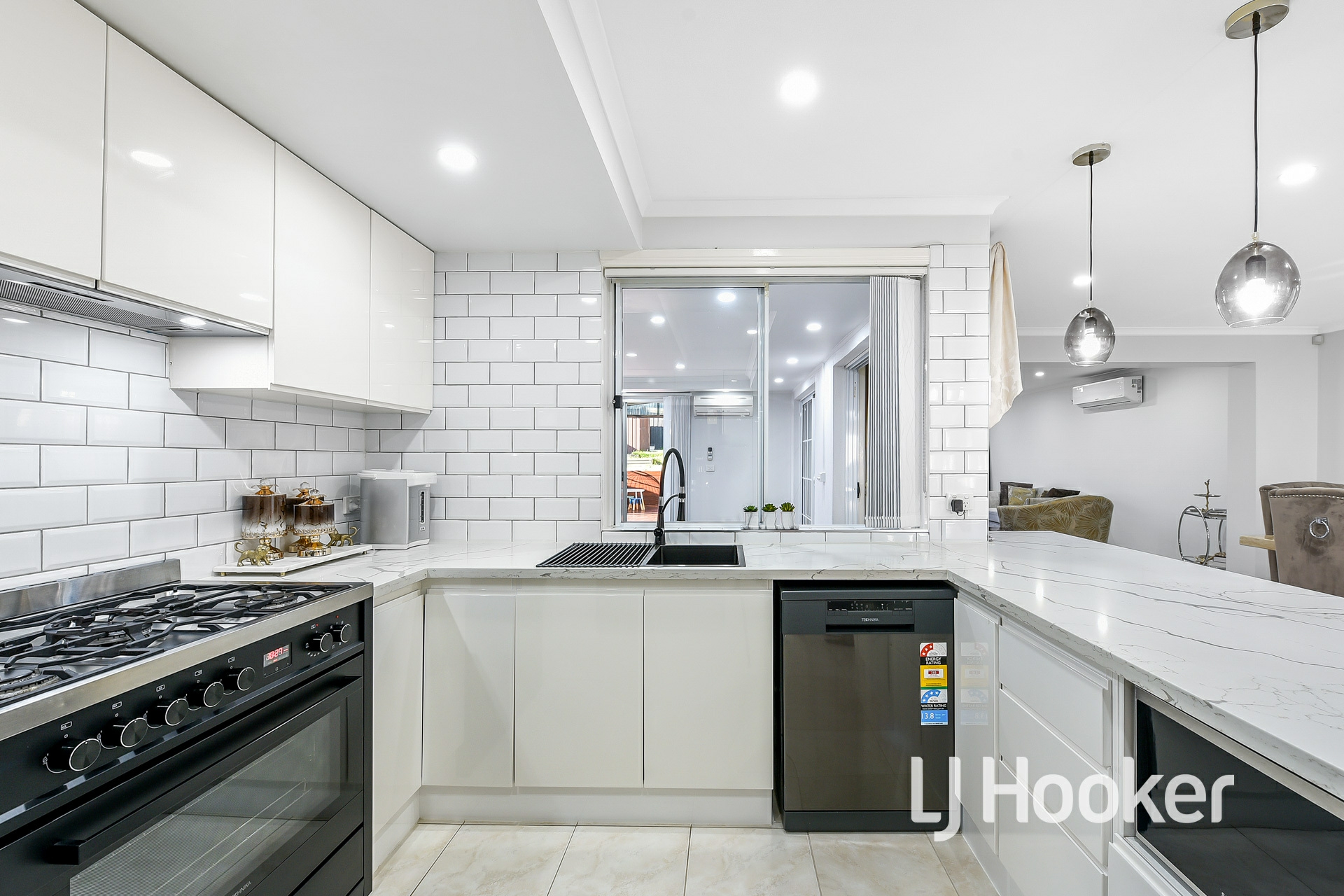 28 Lake View Drive, NARRE WARREN SOUTH