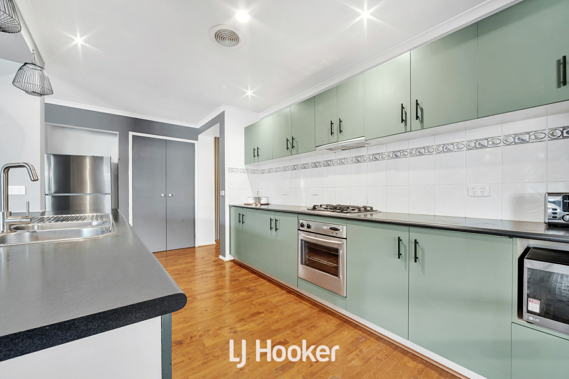 17 Hunt Club Boulevard, CRANBOURNE EAST