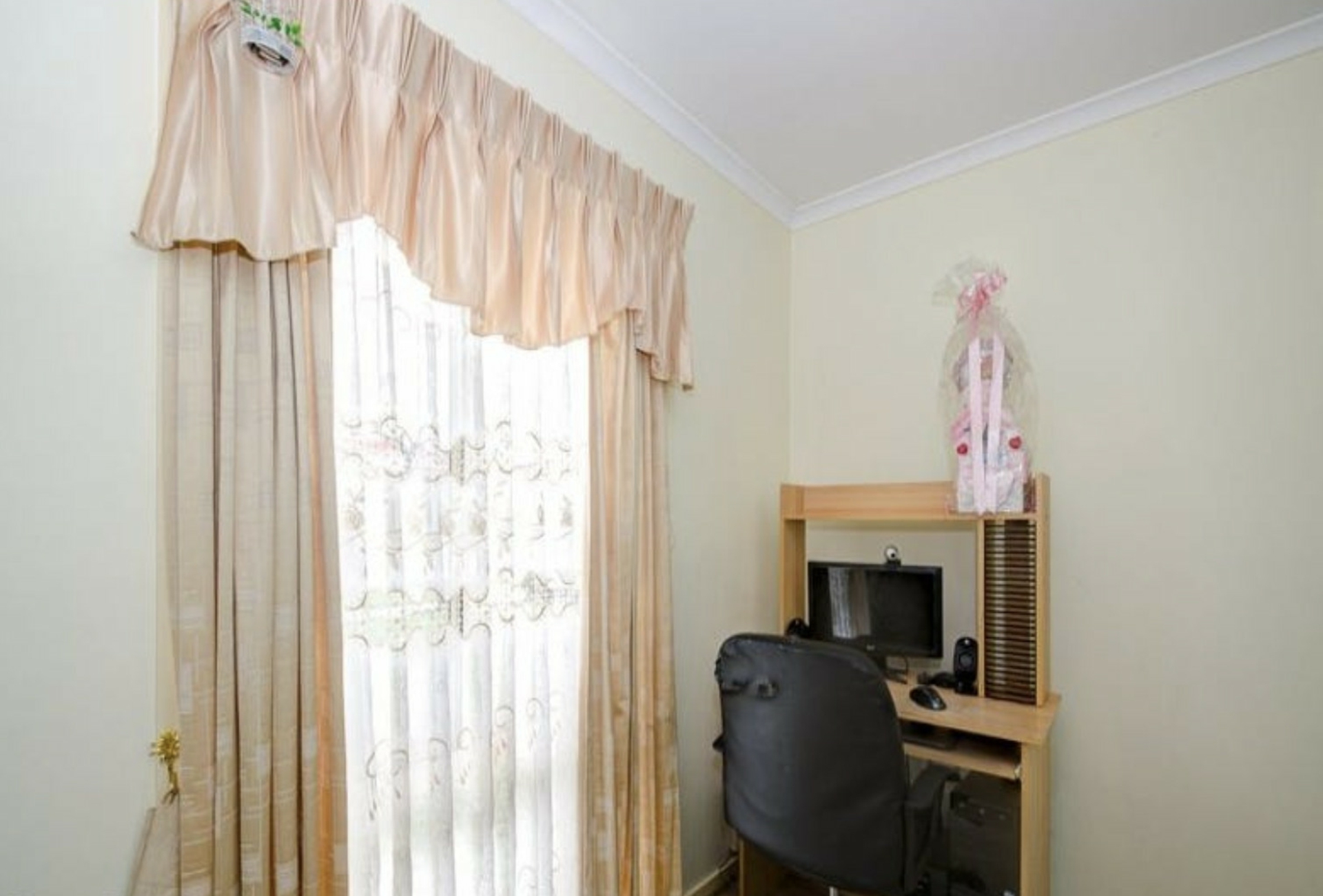 4 Greenlea Grove, HAMPTON PARK