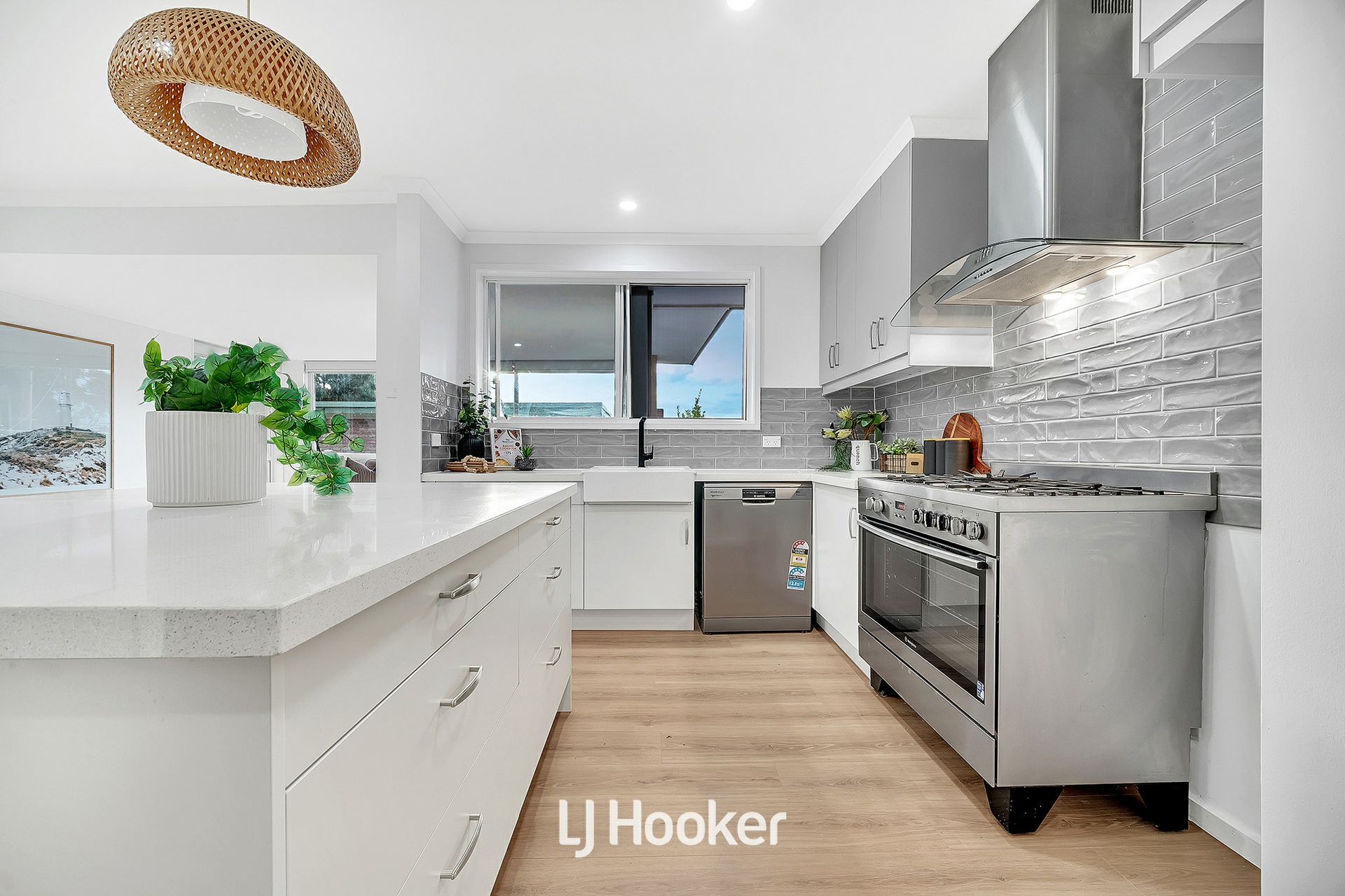 28 Outlook Drive, DANDENONG NORTH