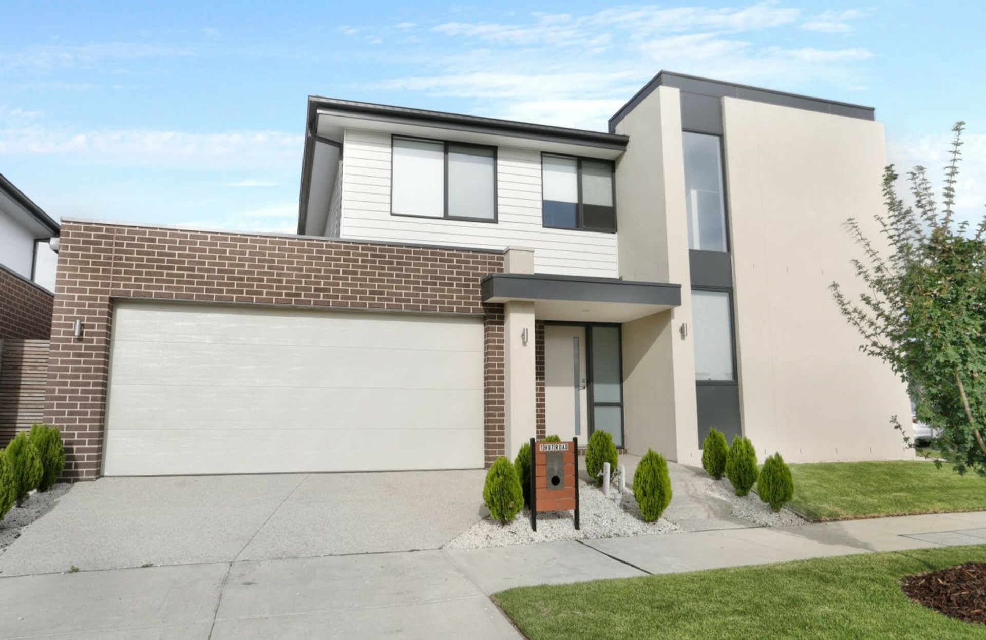 1 Hut Road, CLYDE NORTH