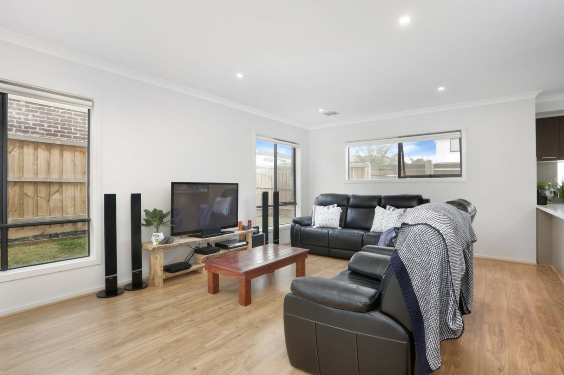 1 Hut Road, CLYDE NORTH