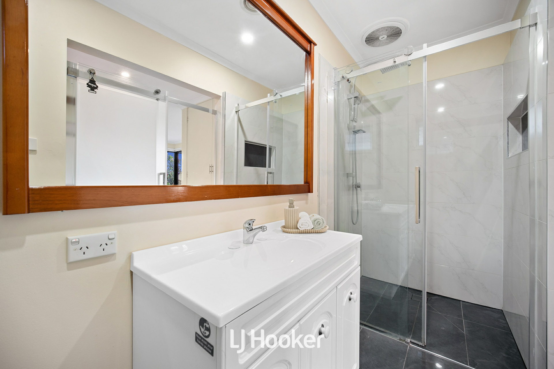 47 Charles Avenue, HALLAM