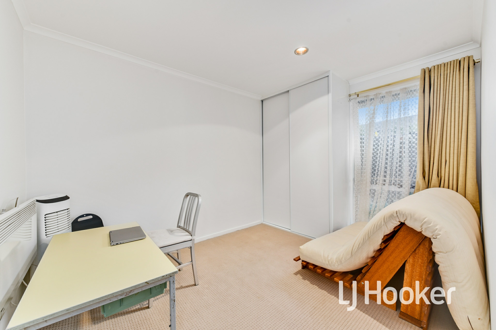6 Springfield Crescent, HAMPTON PARK