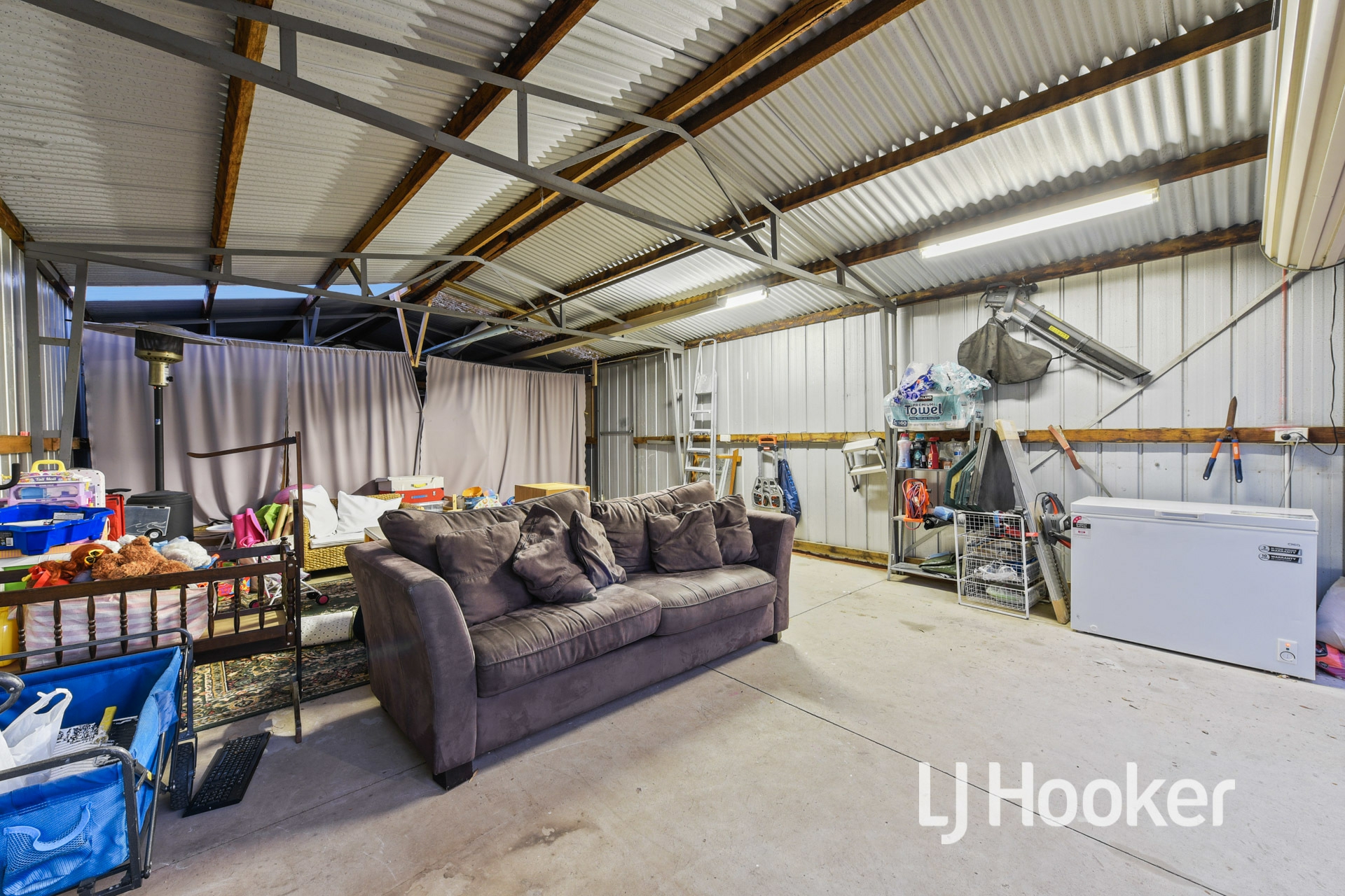 6 Springfield Crescent, HAMPTON PARK